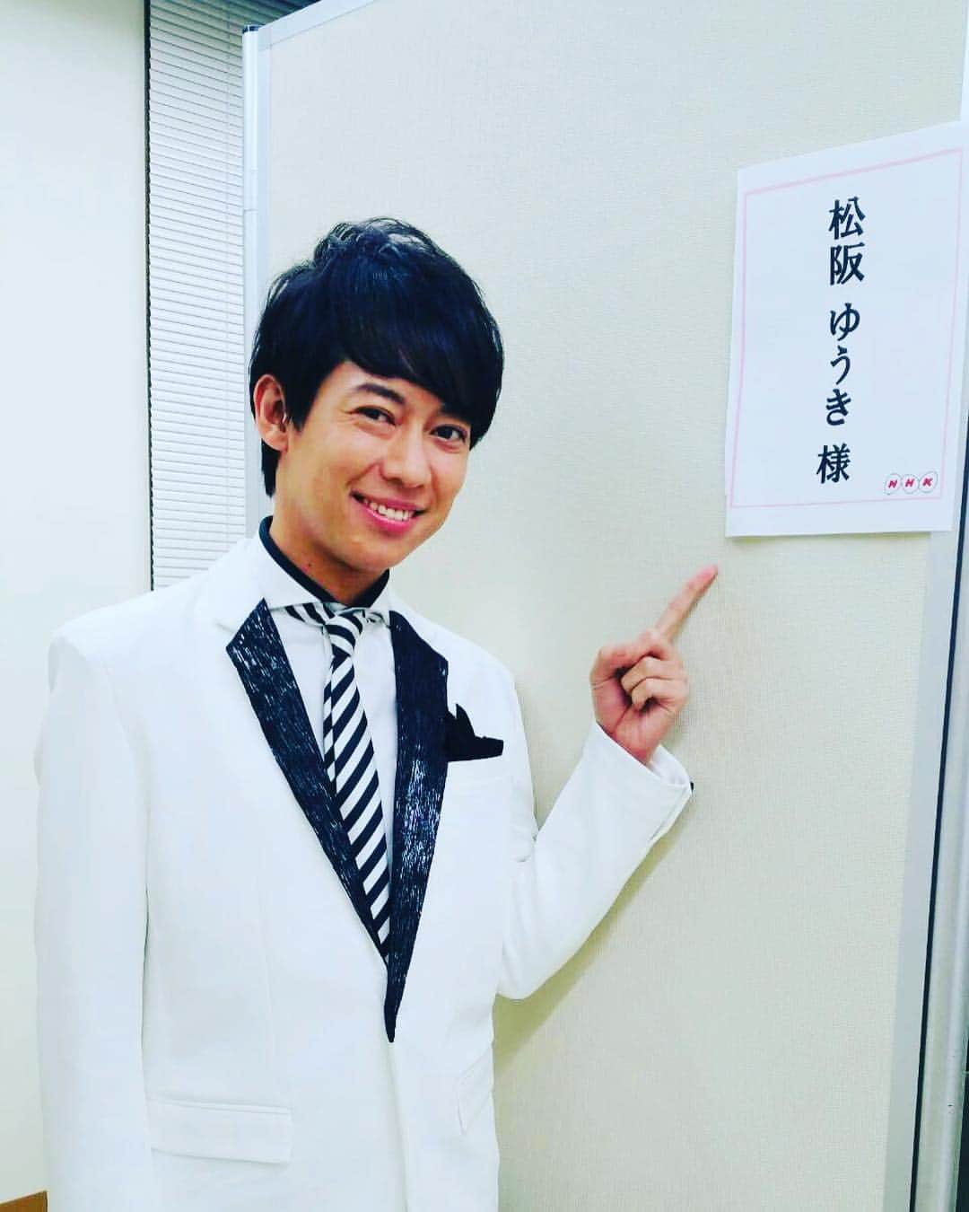 松阪ゆうきのインスタグラム：「本日19:30〜 NHK BSプレミアム 「新BS日本のうた 愛知県名古屋市」  が放送になります＾＾ 今回は三曲歌わせて頂きました🎤  お時間あれば是非ご覧くださいませ📺  #松阪ゆうき #nhkbsプレミアム #新bs日本のうた #愛知県名古屋市」