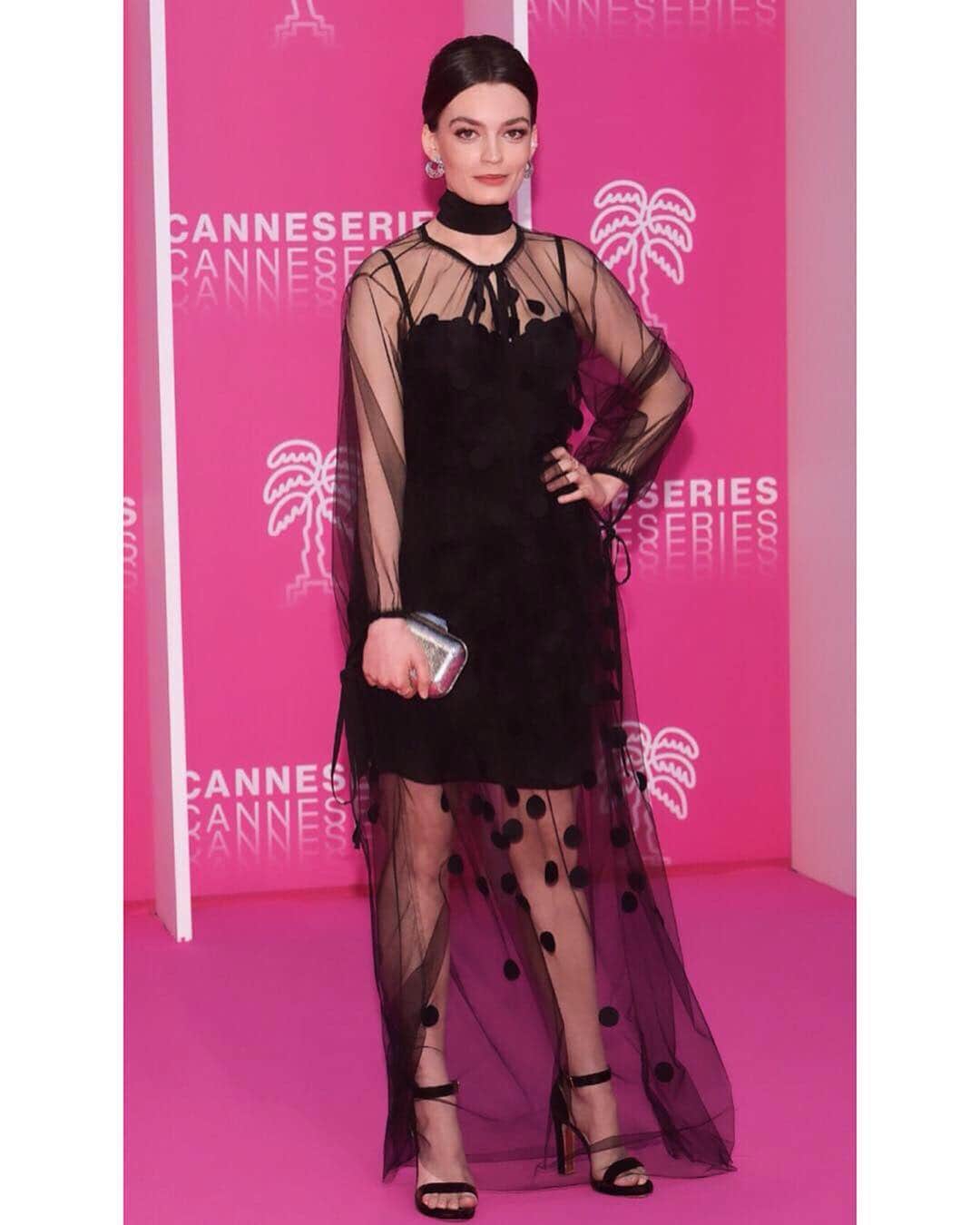 ルパートサンダーソンのインスタグラム：「#RSWomen | Actress @emmatmackey wears @rupertsanderson while serving as a jury member at this week’s Cannes Series Festival | Gorgeous styling by @freddiespanks 💫 #Cannes #EmmaMackey #AsSeenOn #MaeveWiley」