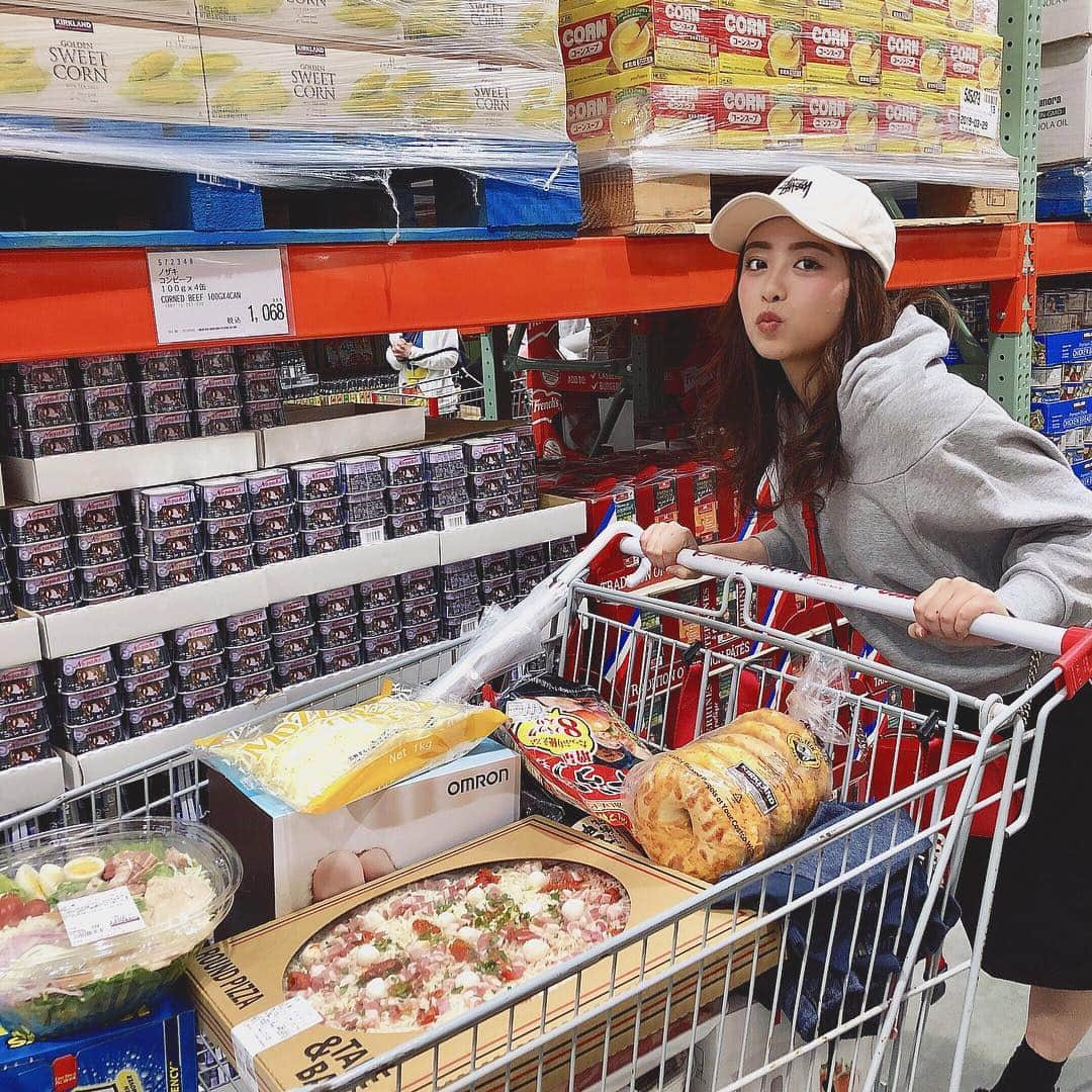 辰巳さくら（さくてん）さんのインスタグラム写真 - (辰巳さくら（さくてん）Instagram)「Costco🇺🇸🍕 全部がでかい〜♩ #Costco #コストコ #こすとこ #コストコ購入品 #bigsize #でかい #ピザ #アメリカン」4月14日 17時20分 - s.kten