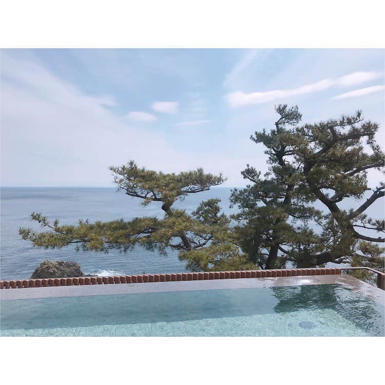 のインスタグラム：「♡ * 毎年、川崎場所のあとは、 そのままみんなで家族旅行へ行くのがお決まり♨️ * 子供3人集まるとわちゃわちゃ大変だけど、 それも今しかない思い出♡ * みんな温泉好きでよかった◡̈♥︎ * また来年も♪ * * #家族旅行 #熱海 #温泉 #平成最後の 温泉旅行」
