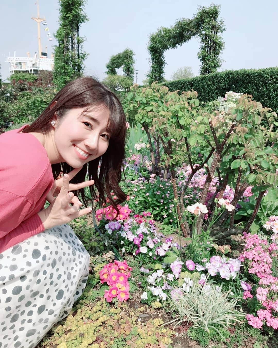 壽老麻衣さんのインスタグラム写真 - (壽老麻衣Instagram)「山下公園のお花、すごく綺麗で癒されました☺️後ろにちらっと見えているのは氷川丸🛳️ さて、きょうもこれからTBS NEWSに出演します📺✨ 頑張ります！ 🌷 🌷 🌷 #春 #spring #横浜 #yokohama #山下公園 #花 #flowers #綺麗 #散歩」4月14日 17時39分 - maijuro