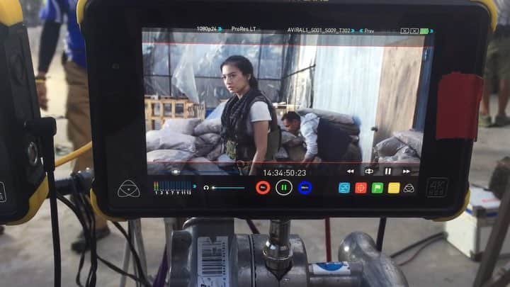 ラライン・シャーのインスタグラム：「Some snippets of being on set in Kuantan for #policeevo #tayang18april」