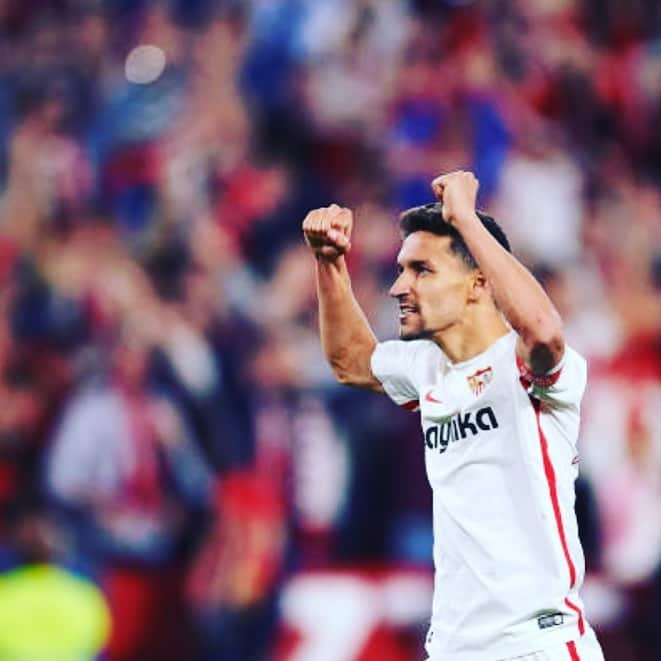 ヘスス・ナバスのインスタグラム：「Sevillistas, feliz domingo. Que paséis un gran día!!! @sevillafc #VamosMiSevilla」