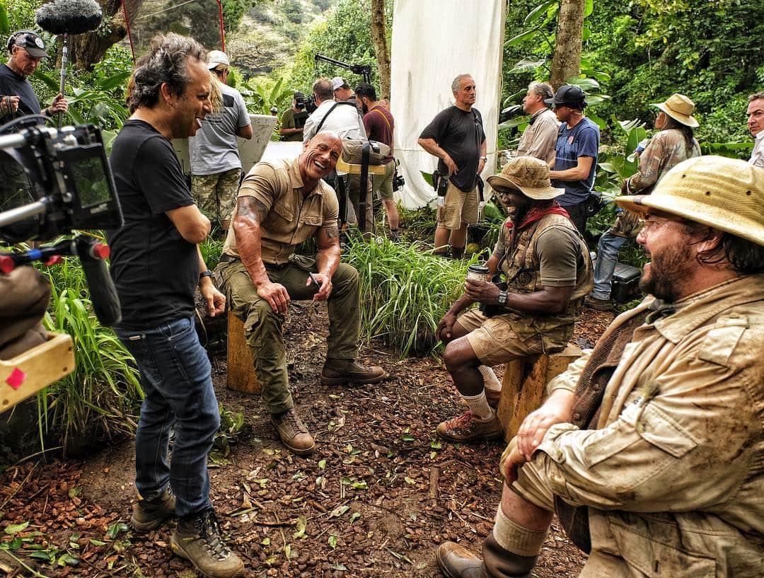 ドウェイン・ジョンソンさんのインスタグラム写真 - (ドウェイン・ジョンソンInstagram)「As intensive as our production is of shooting our new JUMANJI (12-14hr days) here in the jungle, we ALWAYS find ways and reasons to laugh our asses off.  @kevinhart4real  @jackblack  and our writer/director Jake “The Snake” Kasdan.  Nothing but love & respect for my boys and our hard working, brilliant film crew.  And the LAST THING Kevin needs is highly caffeinated coffee 🤦🏽‍♂️😂 #PleaseSTFU  #JUMANJI 📸 @masistills」4月14日 17時53分 - therock