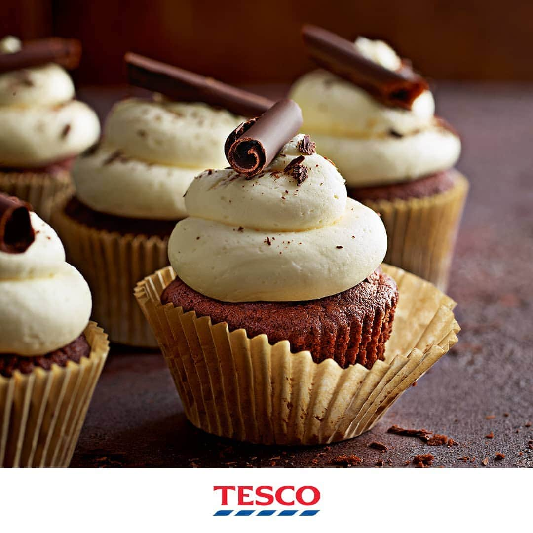 Tesco Food Officialさんのインスタグラム写真 - (Tesco Food OfficialInstagram)「Want to know how to make perfect chocolate curls? Watch our IGTV video for all the tips and tricks you need for these gorgeous decorations, ready to turn any bake into a showstopper.」4月14日 18時04分 - tescofood