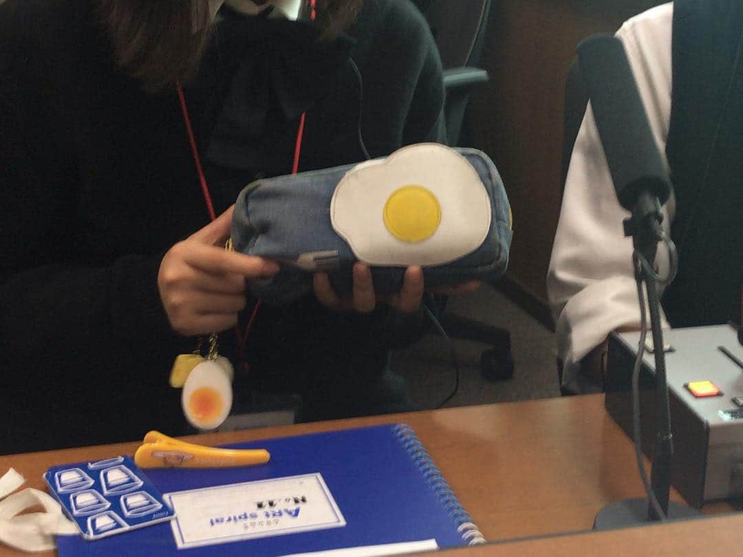 てゲてゲハイスクール→ハウスさんのインスタグラム写真 - (てゲてゲハイスクール→ハウスInstagram)「志學館高等部2年生のみなさんとお送りしました✨超個性派ばかり😂！筆箱の個性も強い(´▽`) '`,、'`,、みんなの成長が楽しみです🌟来週からは鹿児島純心女子高校のみんなとお送りします🎀 #tegeh #志學館高等部 #鹿児島 #高校生 #ありがとう #MBCラジオ」4月14日 18時20分 - mbc_tegeh