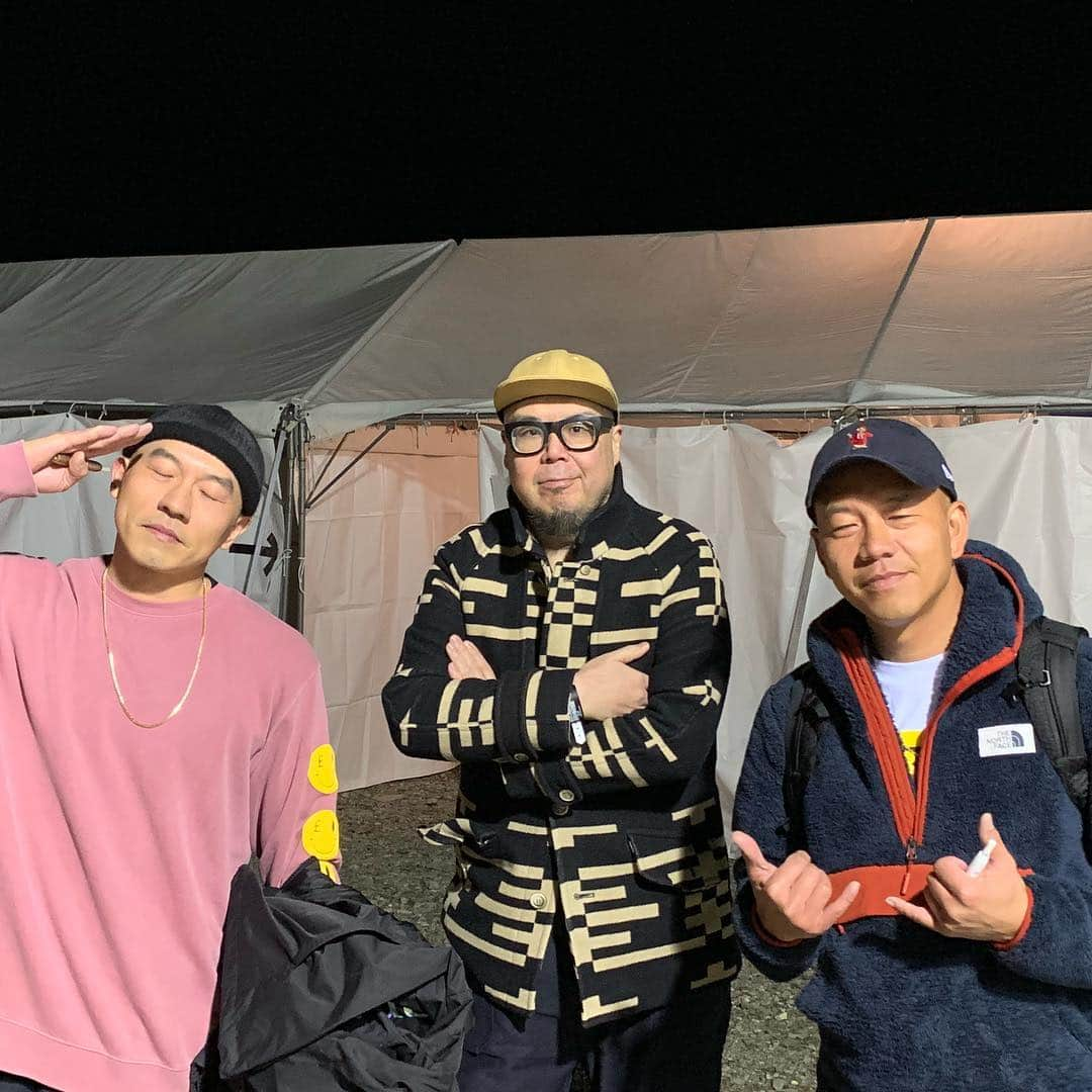 MIGHTY CROWNさんのインスタグラム写真 - (MIGHTY CROWNInstagram)「#gooutcamp #gooutjamboree  One of the realest Dj I’ve met His groove is untouchable!  個人的に  いつも楽しすぎる時間！ ハッピータイム突入 #fpm @tomoyukitanaka  最高なプレー  ありがとうございます😊 から大貫憲章さんの流れ 🔥🔥🔥🔥🔥 先輩達 カッコよすぎでしょ #大貫憲章  #tomoyukitanaka #mightycrown  #mtfuji  目があいてねーしw」4月14日 18時26分 - mightycrown