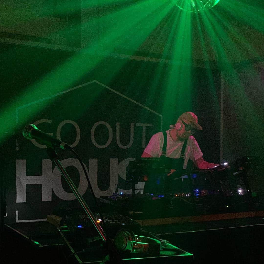MIGHTY CROWNのインスタグラム：「#gooutcamp #gooutjamboree  One of the realest Dj I’ve met His groove is untouchable!  個人的に  いつも楽しすぎる時間！ ハッピータイム突入 #fpm @tomoyukitanaka  最高なプレー  ありがとうございます😊 から大貫憲章さんの流れ 🔥🔥🔥🔥🔥 先輩達 カッコよすぎでしょ #大貫憲章  #tomoyukitanaka #mightycrown  #mtfuji  目があいてねーしw」