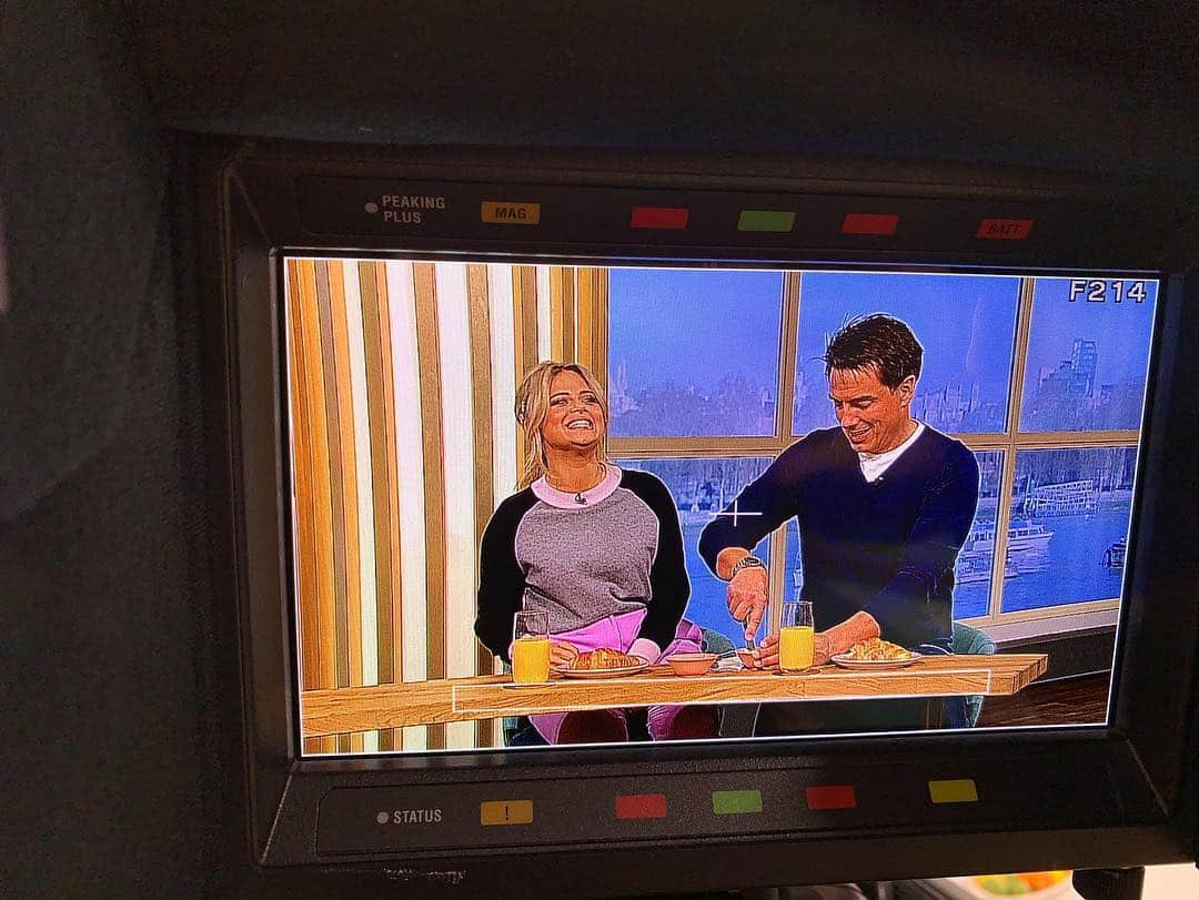 ジョン・バロウマンさんのインスタグラム写真 - (ジョン・バロウマンInstagram)「We are back @thismorning @itv Good Sunday Morning everyone!! Jb @emilyatackofficial」4月14日 18時33分 - johnscotbarrowman