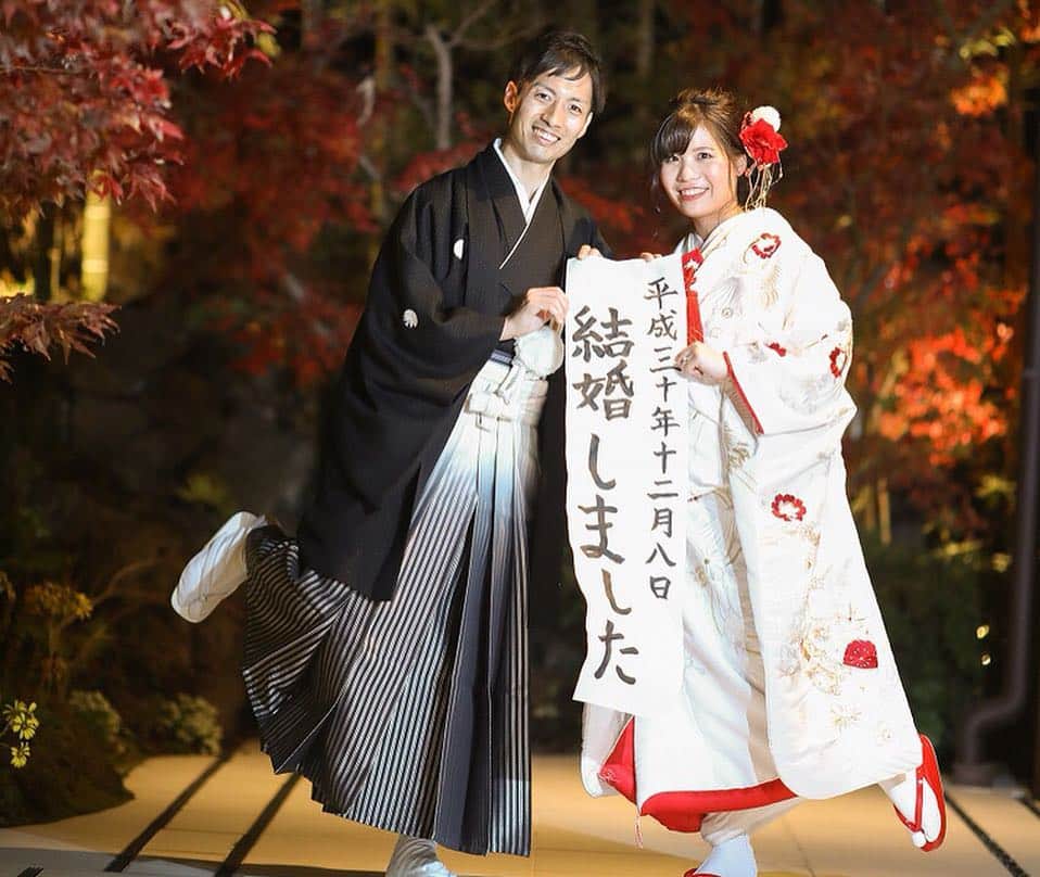 KIYOMIZU京都東山 公式さんのインスタグラム写真 - (KIYOMIZU京都東山 公式Instagram)「@kiyomizu_kyoto_higashiyama をフォローして、 #KIYOMIZU京都東山 のタグをつけてくださいね＊ . アイテムを使ったおふたりらしさ溢れるショット＊* 季節の彩りを感じていただけるロケーションに和装が映え、とっても魅力的ですよね＾＾ . ---------------------- . ▼ブライダルフェアの予約はこちらから＊ http://bit.ly/KIYOMIZUfair ▼KIYOMIZU 京都東山 公式HP https://kiyomizu-wedding.com/ . . 『#kiyomizu京都東山』. のハッシュタグをつけて お写真を投稿してくださいね. . こちらの公式IG（@kiyomizu_kyoto_higashiyama）. で取り上げさせていただきます＊. . KIYOMIZU 京都東山. ☎ (フリーダイアル0120-868-533). . #dress #kyoto #kiyomizu #wedding #weddingdress #weddingparty #kiyomizu京都東山 #ウェディングドレス #ウェディングレポ #チャペル #パーティ #ブライダルフェア #プレ花嫁 #卒花 #京都 #披露宴 #日本中のプレ花嫁さんと繋がりたい #京都花嫁 #結婚式 #結婚式場  #結婚式準備 #関西花嫁  #marryxoxo #Dressy花嫁 #和装フォト #白無垢 #糸電話 #赤い糸」4月14日 18時33分 - kiyomizu_kyoto_higashiyama