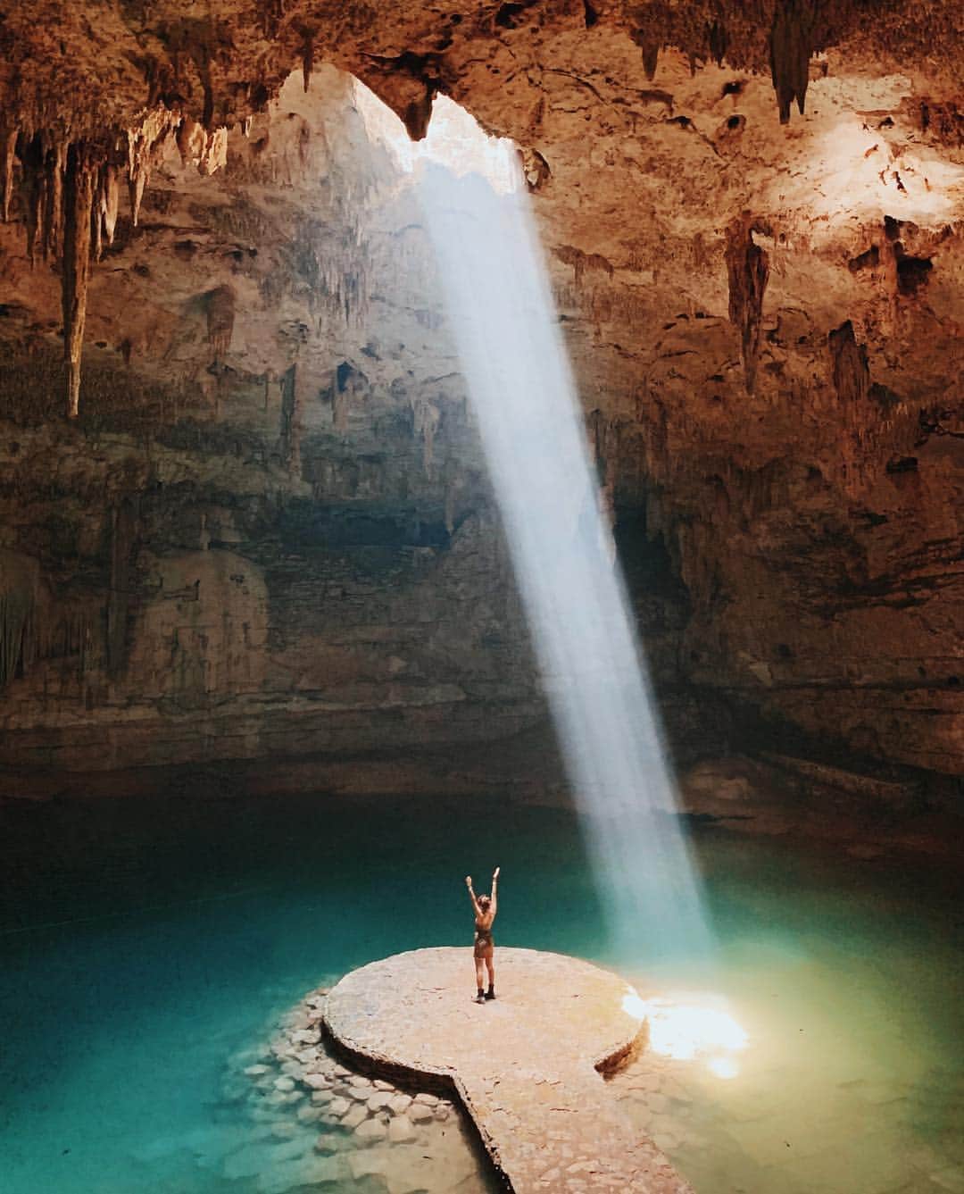 のインスタグラム：「📍Suytun Cenote 今日のメインスポット絶景セノーテ。 神秘的な場所だった！✨✨✨😌 自然ってすごい！とあらためて思う！ #suytun#cenotesuytun#cenote#mexico#cancun#セノーテ#スイトゥンセノーテ#メキシコ#カンクン」