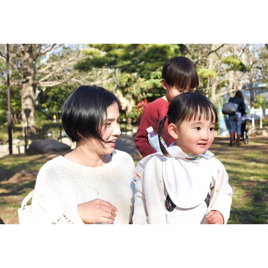 キタキマユさんのインスタグラム写真 - (キタキマユInstagram)「久しぶりに友人と再会🌸✨ 素敵なママになっていて、念願の愛娘にも会えてとても嬉しかった☺️💕 彼女の友人達も、お菓子を持ち寄り息子を連れて合流✨ 勇敢な師匠のアテンドで、みんなで有栖川公園を大冒険してきました🌷✨ 師匠の後に続くと、そこはキラキラの光が降り注ぎ、なんとも素晴らしい景色が目の前に😊✨✨✨ #再会  #有栖川宮記念公園  #大冒険  #探検ツアー  #みんな師匠に続くんだ✨ #greateadventures  #myfriend  #kitakimayu #キタキマユ」4月14日 18時42分 - kitakimayu_official