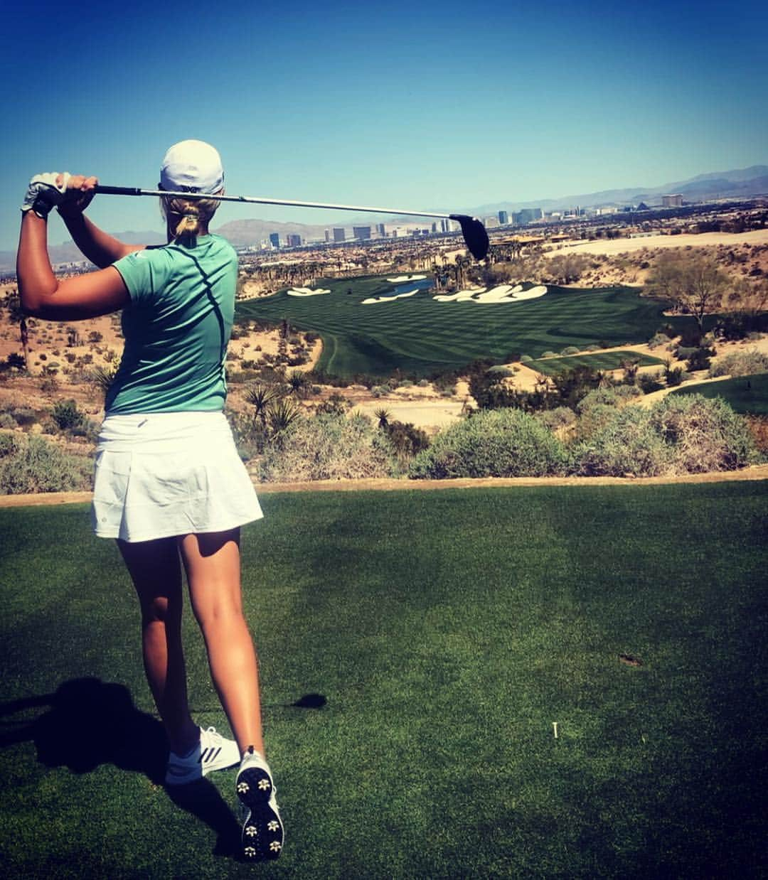 アンナ・ノルドクビストさんのインスタグラム写真 - (アンナ・ノルドクビストInstagram)「Thank you @summitclubnv for having me and my coach @drewsteckel out yesterday for practice... what an amazing place and sick golf course! 🤩 im greatful to get the opportunity to play some incredible golfcourses around the world! #greatful #Vegasbound」4月14日 18時42分 - a_nordqvist