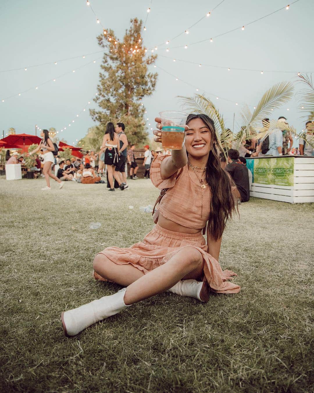 W E Y L I Eのインスタグラム：「Cheers to an amazing weekend! Here’s another photo from Coachella to add to your feed...there’s more coming so brace yourself 😂 #coachella」