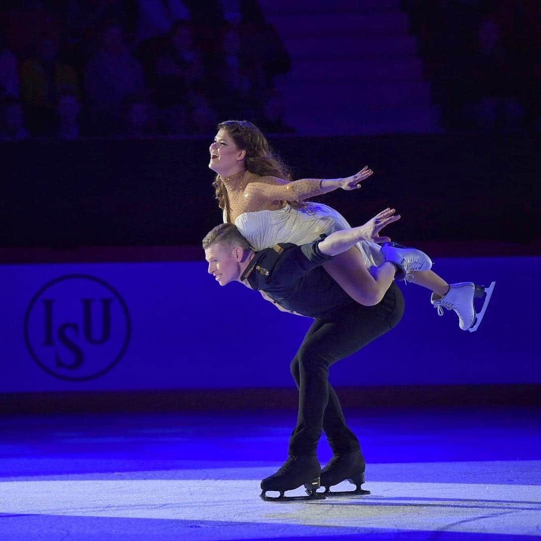 ハミッシュ・ゲイマンさんのインスタグラム写真 - (ハミッシュ・ゲイマンInstagram)「Who would have thought I’d be back skating at another world championships after 14 years. The first time as a competitor, now as a performer 😊 The best part was I got to share this experience with someone who has become a true friend, @saaraaalto 🤗 ⠀⠀⠀⠀⠀⠀⠀⠀⠀⠀⠀⠀ ⠀⠀⠀⠀⠀⠀⠀⠀⠀⠀⠀⠀ This was a lift we had originally planned for our Bolero during @dancingonice, but was perfect for Saara’s song Dance Like Nobody’s Watching 💙 I’m so happy we have this wonderful photo as a memory ⠀⠀⠀⠀⠀⠀⠀⠀⠀⠀⠀⠀ ⠀⠀⠀⠀⠀⠀⠀⠀⠀⠀⠀⠀ ⠀⠀⠀⠀⠀⠀⠀⠀⠀⠀⠀⠀ ⠀⠀⠀⠀⠀⠀⠀⠀⠀⠀⠀⠀ ⠀⠀⠀⠀⠀⠀⠀⠀⠀⠀⠀⠀ ⠀⠀⠀⠀⠀⠀⠀⠀⠀⠀⠀⠀ #worldsynchro #helsinki2019 #saaraaalto #teamnofear #iceskatinglicious #coachhamish」4月15日 4時09分 - hamishgaman