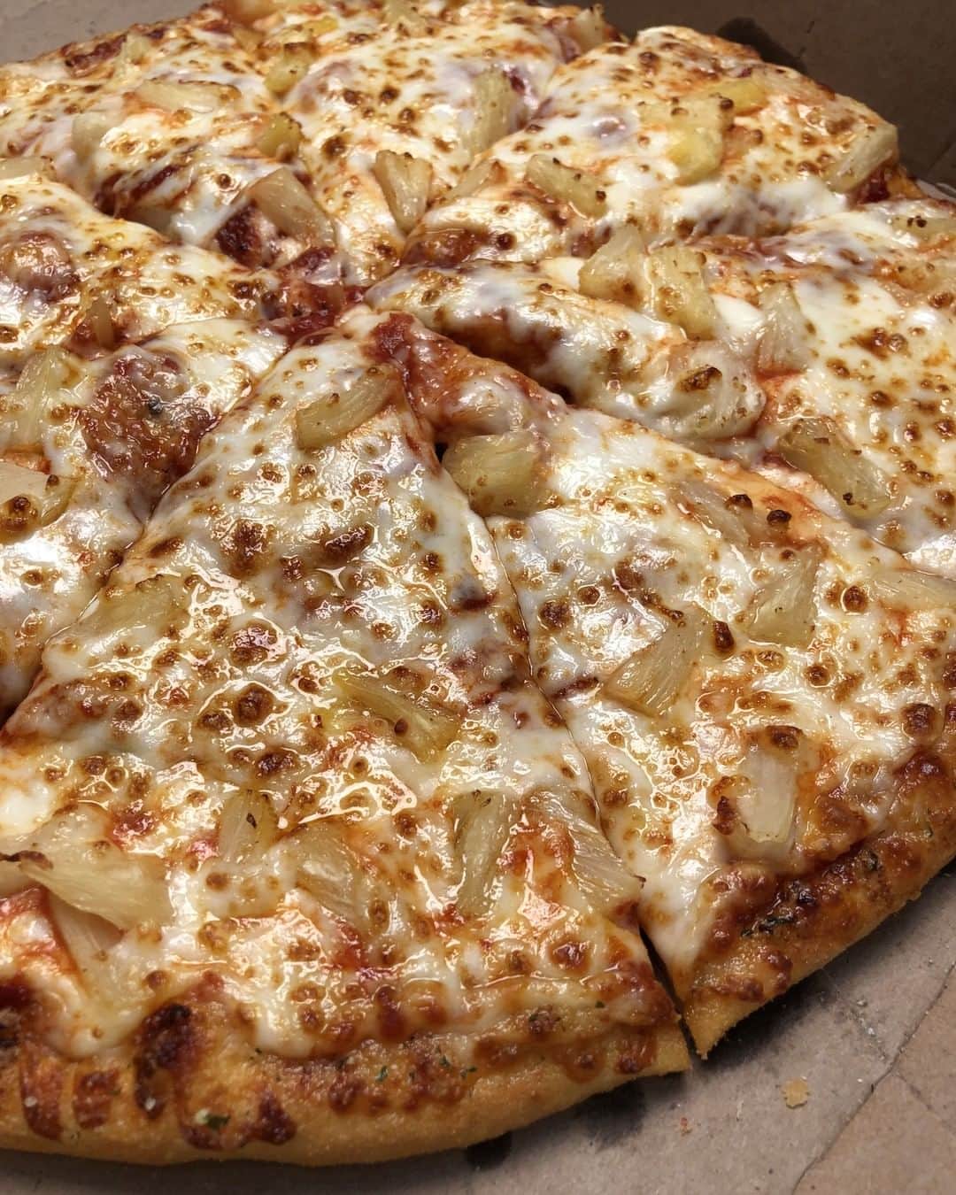Domino's Pizzaさんのインスタグラム写真 - (Domino's PizzaInstagram)「Let's take a moment to appreciate this 🍍 pizza. DOUBLE TAP if you'd grab a slice.」4月15日 4時15分 - dominos