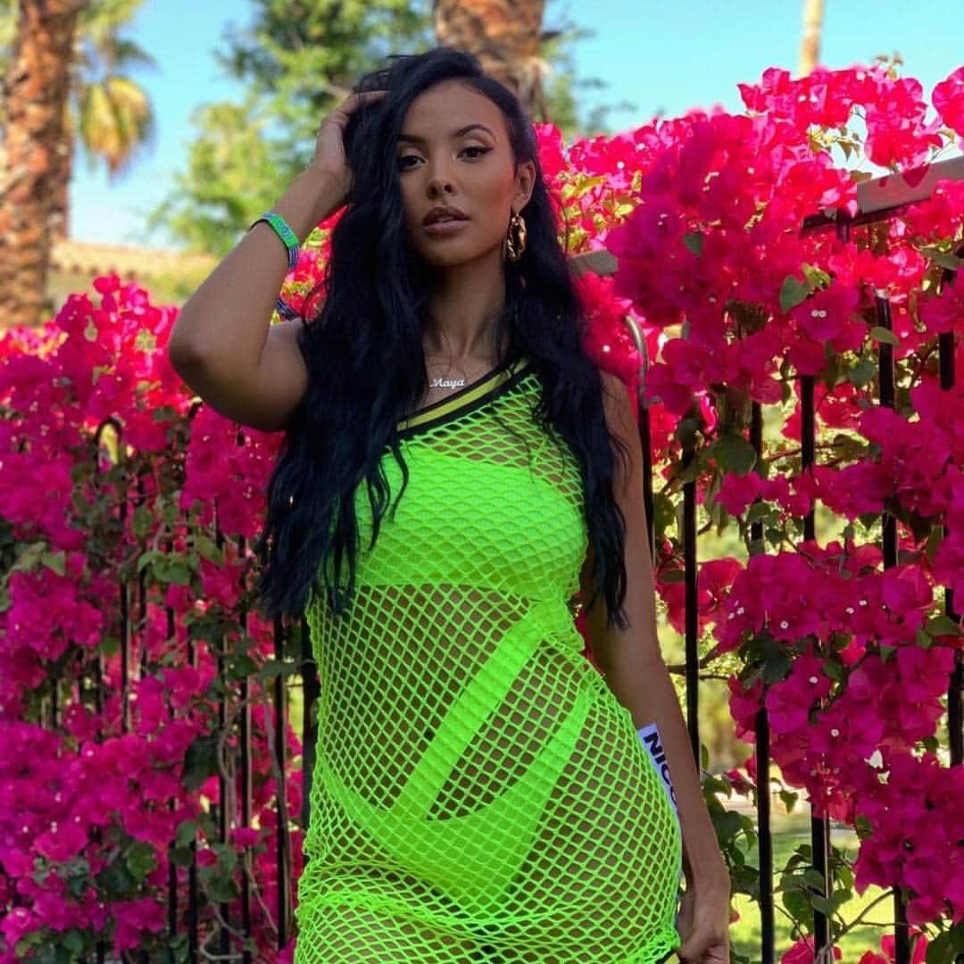 ghd hairさんのインスタグラム写真 - (ghd hairInstagram)「And that was the final straw for @mayajama 🍹😏 hair by @patrickwilson using the #ghdsoftcurltong ⚡️🌈 Swipe to the end for our Chella mood 💫🙌 #ghdhair #goodhairday #ghdfestival #ghdxcoachella #hairgoals #coachella #mayajama」4月15日 4時16分 - ghdhair