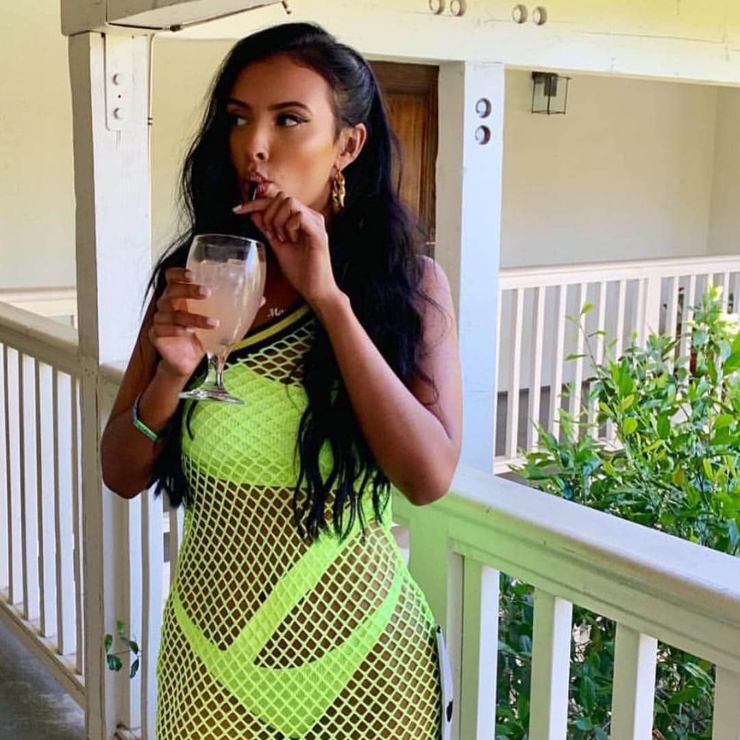 ghd hairさんのインスタグラム写真 - (ghd hairInstagram)「And that was the final straw for @mayajama 🍹😏 hair by @patrickwilson using the #ghdsoftcurltong ⚡️🌈 Swipe to the end for our Chella mood 💫🙌 #ghdhair #goodhairday #ghdfestival #ghdxcoachella #hairgoals #coachella #mayajama」4月15日 4時16分 - ghdhair