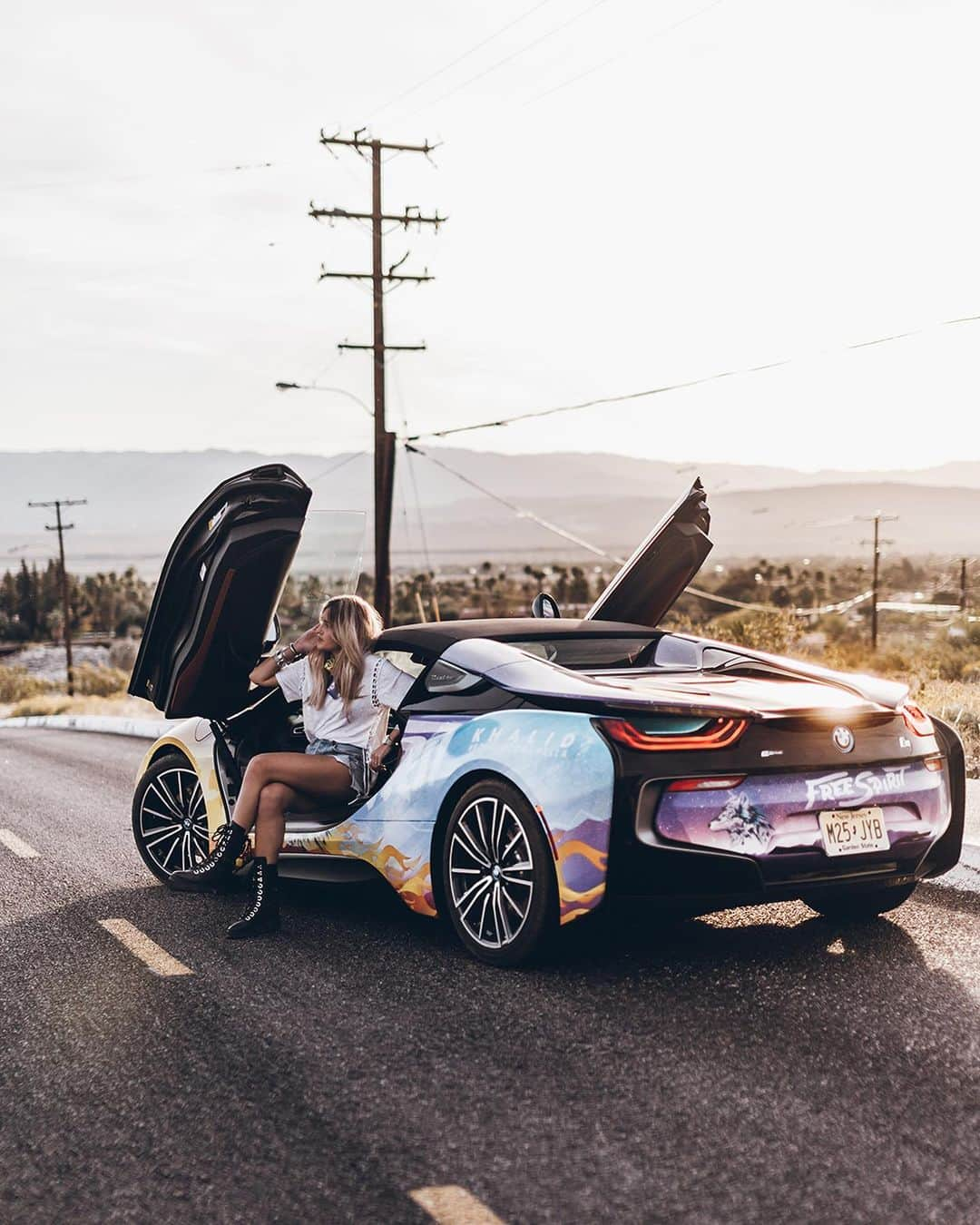 ジャクリーン・ミクタさんのインスタグラム写真 - (ジャクリーン・ミクタInstagram)「Werbung - Amazing weekend in Palm Springs & Coachella! 🎉 Thanks @bmwi for the best ride these days 🖤 Excited for the @thegr8khalid show tonight, who also designed this car! #RoadToCoachella #BMWi8 @bmw @bmwusa」4月15日 4時28分 - mikutas