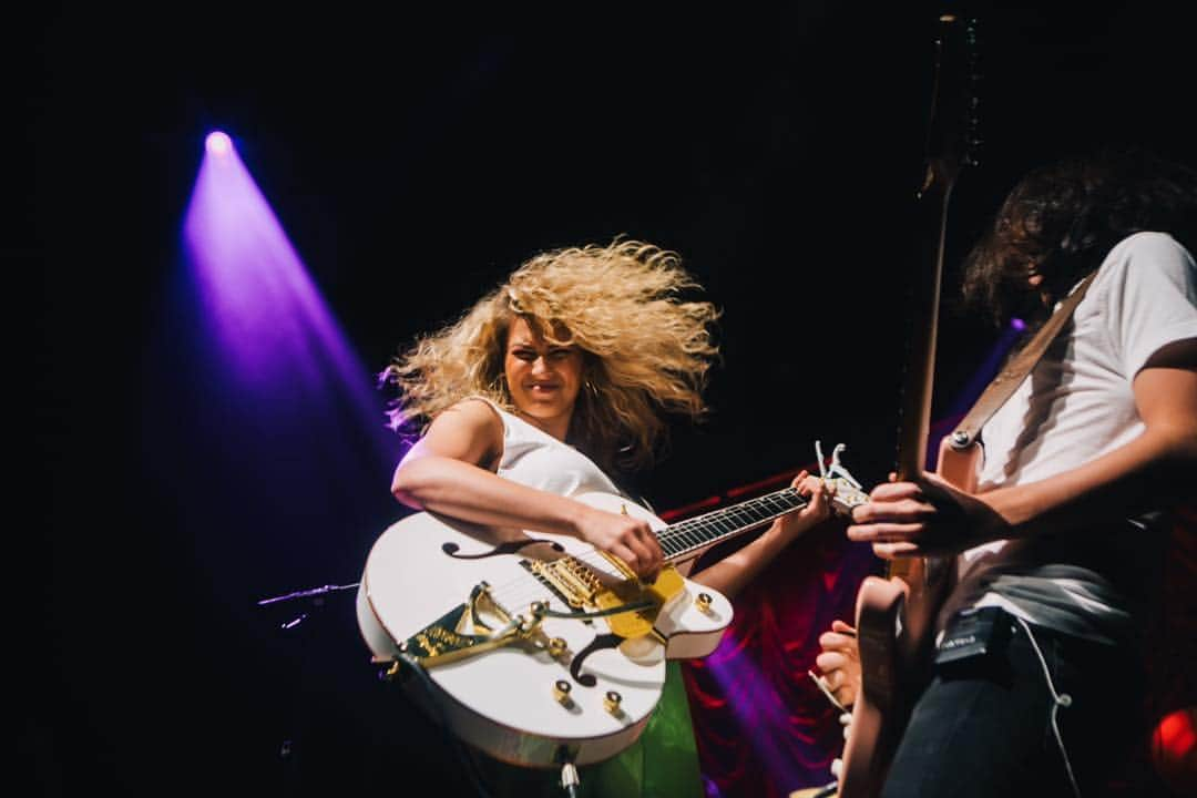 トーライ・ケリーさんのインスタグラム写真 - (トーライ・ケリーInstagram)「new orleans, thank you for an amazing last show of the #AcousticSessions tour!!!🤩✨ thank you @mateusasato, you’re really special. & thank you to my crew, i wouldn’t have been able to do this tour without each 1 of you! i’m so thankful y’all!☺️ thank you guys for coming to the shows & listening to all the new music🙈💕 see you soon💫」4月15日 4時30分 - torikelly