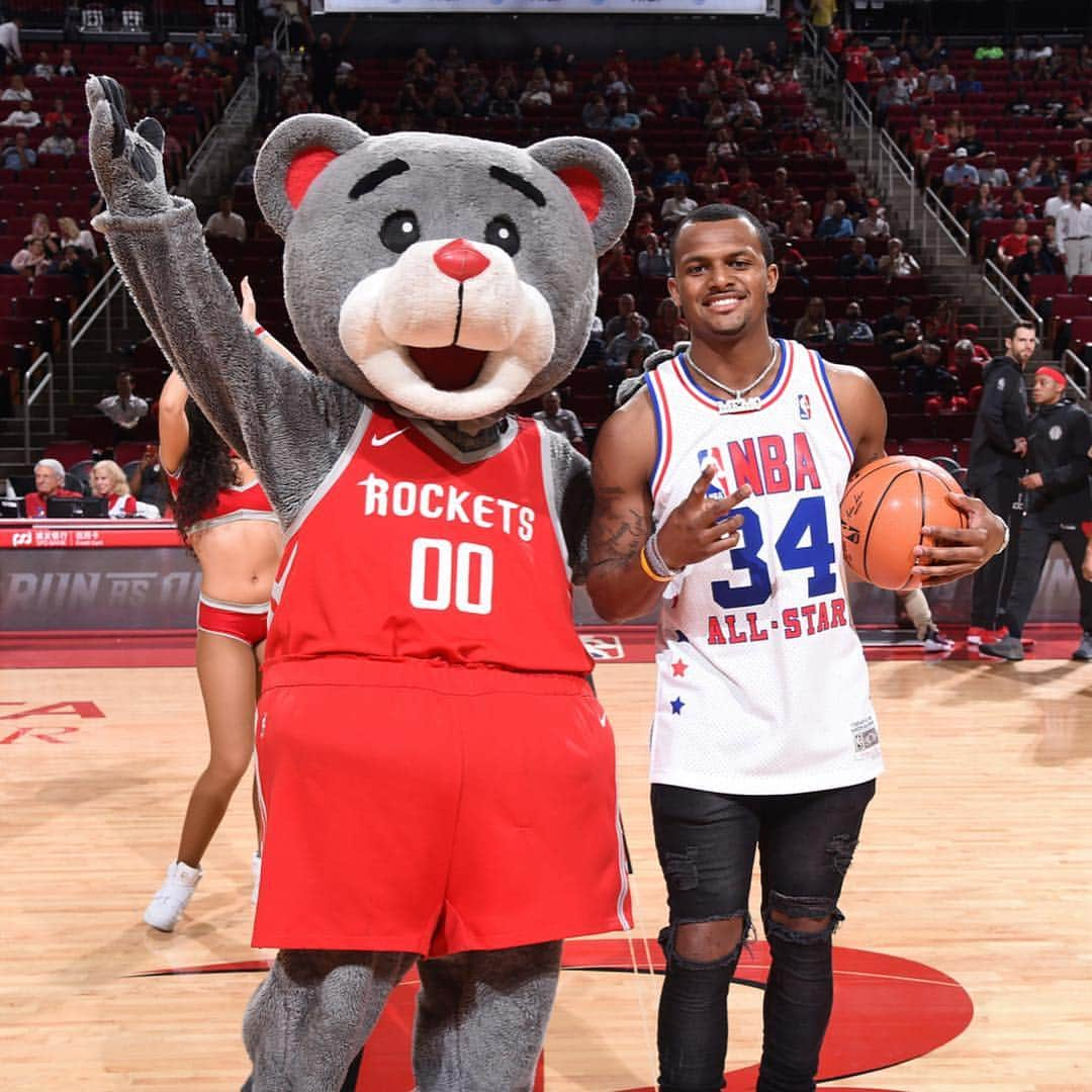 ヒューストン・テキサンズさんのインスタグラム写真 - (ヒューストン・テキサンズInstagram)「It’s time to #RunAsOne. Wishing the @houstonrockets good luck in the playoffs! 🚀🏀 #HTownPride」4月15日 4時45分 - houstontexans