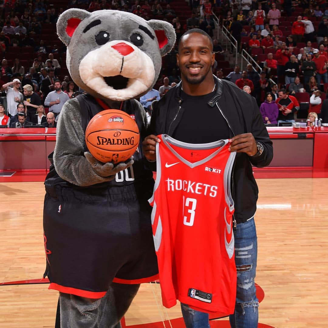 ヒューストン・テキサンズさんのインスタグラム写真 - (ヒューストン・テキサンズInstagram)「It’s time to #RunAsOne. Wishing the @houstonrockets good luck in the playoffs! 🚀🏀 #HTownPride」4月15日 4時45分 - houstontexans