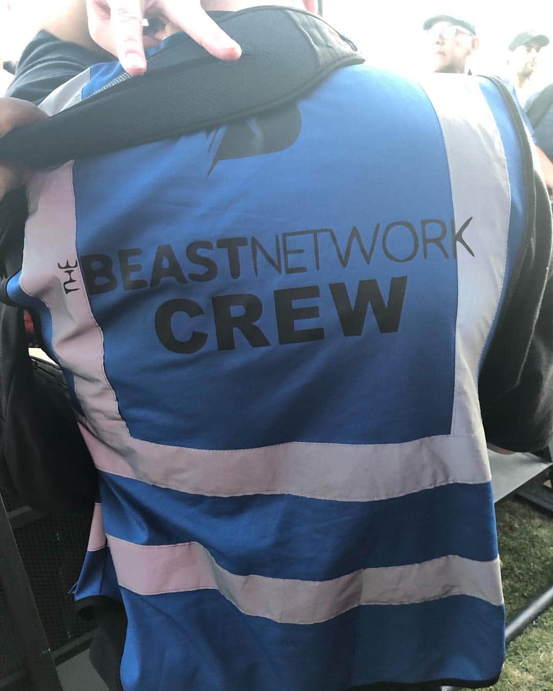 WilldaBeastさんのインスタグラム写真 - (WilldaBeastInstagram)「@beastnetwork @spacedvisuals behind the scenes captured our @coachella process !!!! Love our creative team 🌎🖤」4月15日 4時50分 - willdabeast__