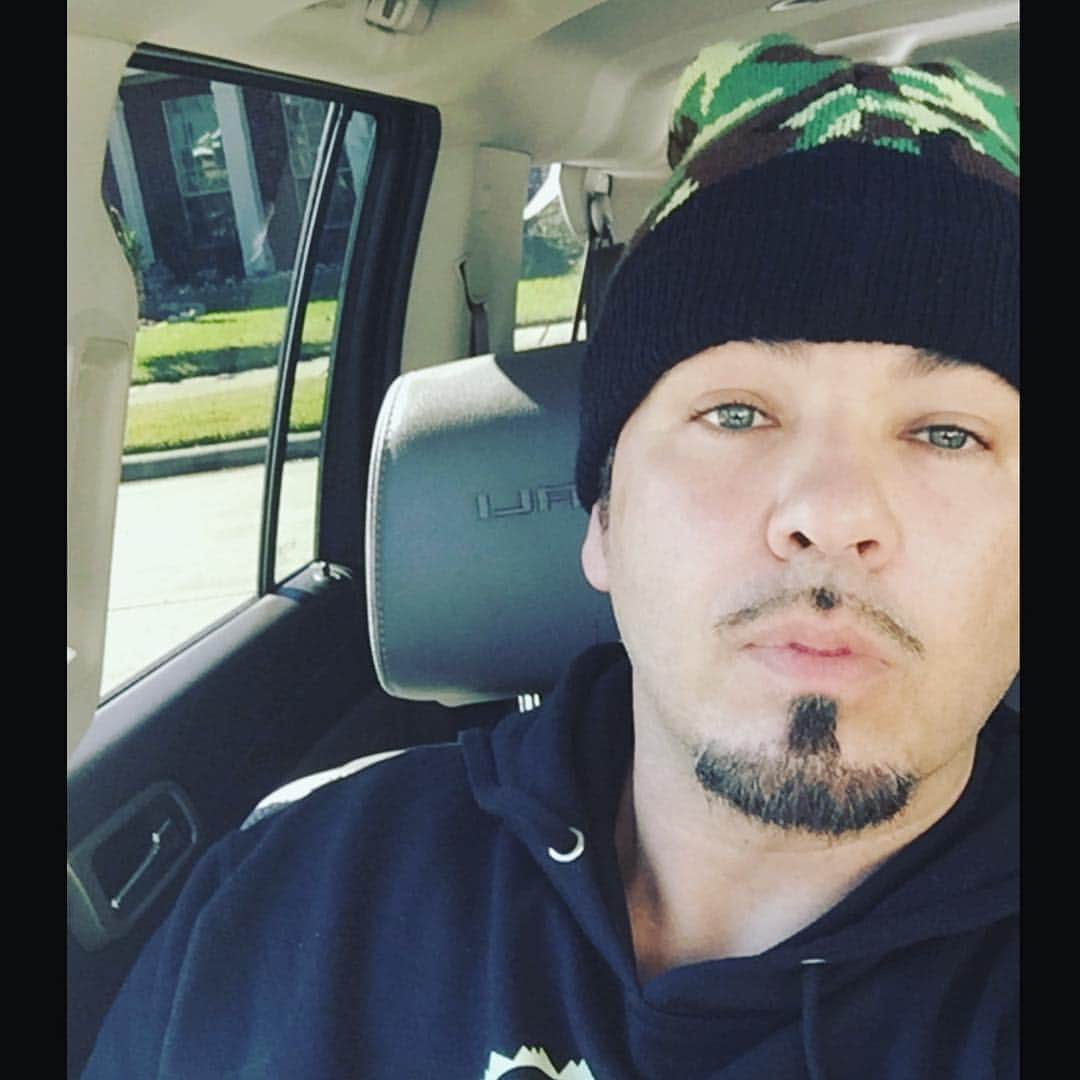 ベイビー・バッシュさんのインスタグラム写真 - (ベイビー・バッシュInstagram)「I’ll Give 500$ to Anybody that Can Catch Or Set Up the Person that’s Making FAKE BABY BASH accounts tryna Hit People Up! He asks for Money (and some have sent him or Her Money already smh) but if there is a way to catch and Identify this person I will send you 500$ cash! Cuz it’s getting Ridiculous. Watch out for FAKE PAGES!」4月15日 4時51分 - babybash