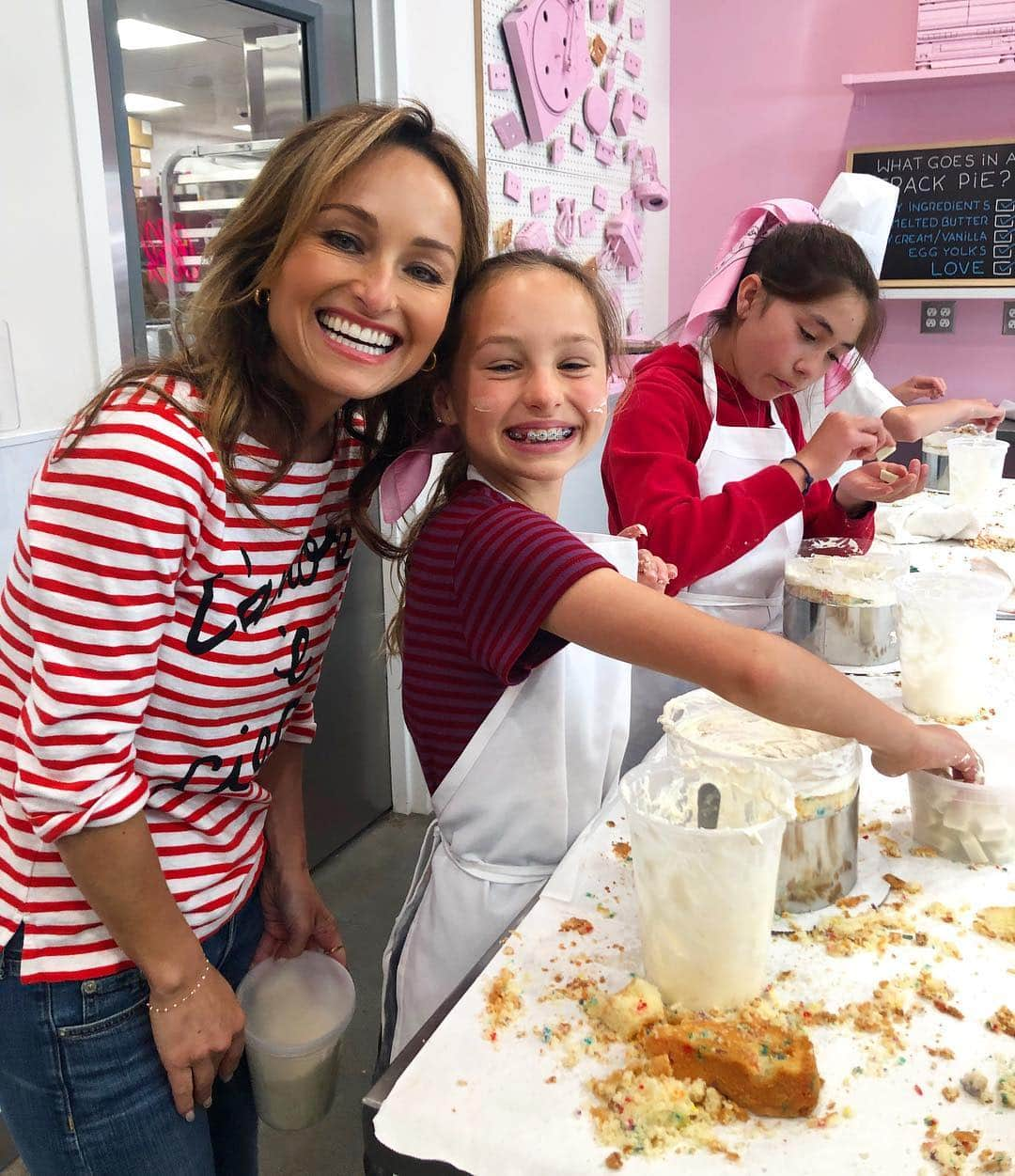 ジャーダ・デ・ラウレンティスさんのインスタグラム写真 - (ジャーダ・デ・ラウレンティスInstagram)「Baking wars party for Jade’s class... SO FUN!! Thx @milkbarstore for letting us take over.. will post how we did it on @thegiadzy soon!」4月15日 4時59分 - giadadelaurentiis