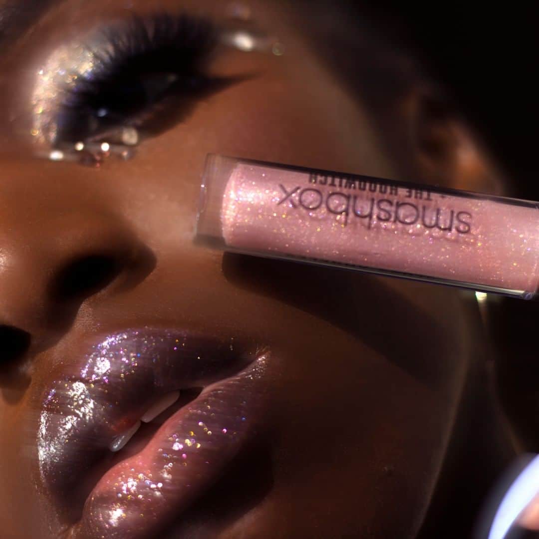 Smashboxのインスタグラム：「@cocoaswatches is giving us major festival vibes with this look. ✨⠀⠀⠀⠀⠀⠀⠀⠀⠀ ⠀⠀⠀⠀⠀⠀⠀⠀⠀ Products used:⠀⠀⠀⠀⠀⠀⠀⠀⠀ 💫Gloss in "Practical Magic"⠀⠀⠀⠀⠀⠀⠀⠀⠀ 💫 Crystalized Shimmer Drops in "Moonstoned"⠀⠀⠀⠀⠀⠀⠀⠀⠀ 💫 Covershot Crystalized Eye Palette」
