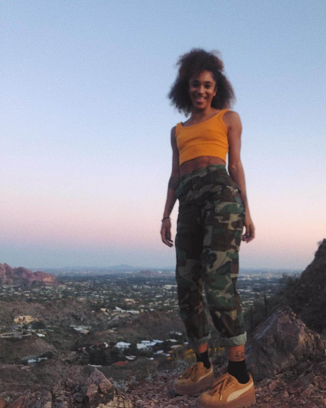 ジョディ・ウィリアムズのインスタグラム：「happiest amongst nature 🌞🏜🌄🌛」
