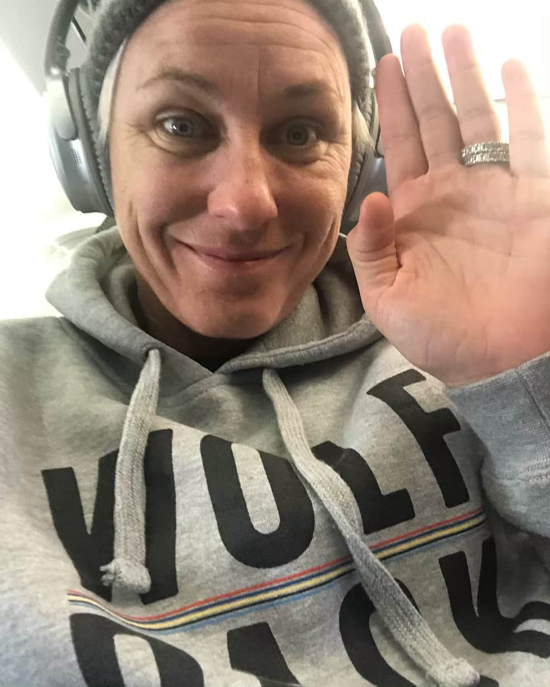 アビー・ワンバックさんのインスタグラム写真 - (アビー・ワンバックInstagram)「Raise your hand if you’re flying to Seattle and going to stop in and see... hmmm.... no big deal .... THE @elizabeth_gilbert_writer :)))) I cant believe this worked out Liz:) I’m so fired up and I’m coming for you Seattle.  Who will be at @elizabeth_gilbert_writer event tonight?? 🤚✋✋🤚✋🤚✋🤚✋🤚✋✋#Wolfpack」4月15日 5時10分 - abbywambach