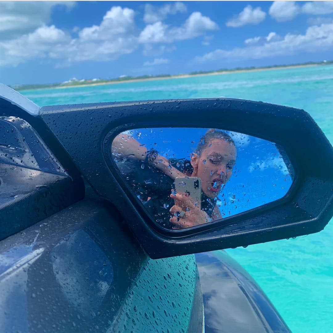 ベラ・ハディッドさんのインスタグラム写真 - (ベラ・ハディッドInstagram)「Still on this jet ski」4月15日 5時16分 - bellahadid