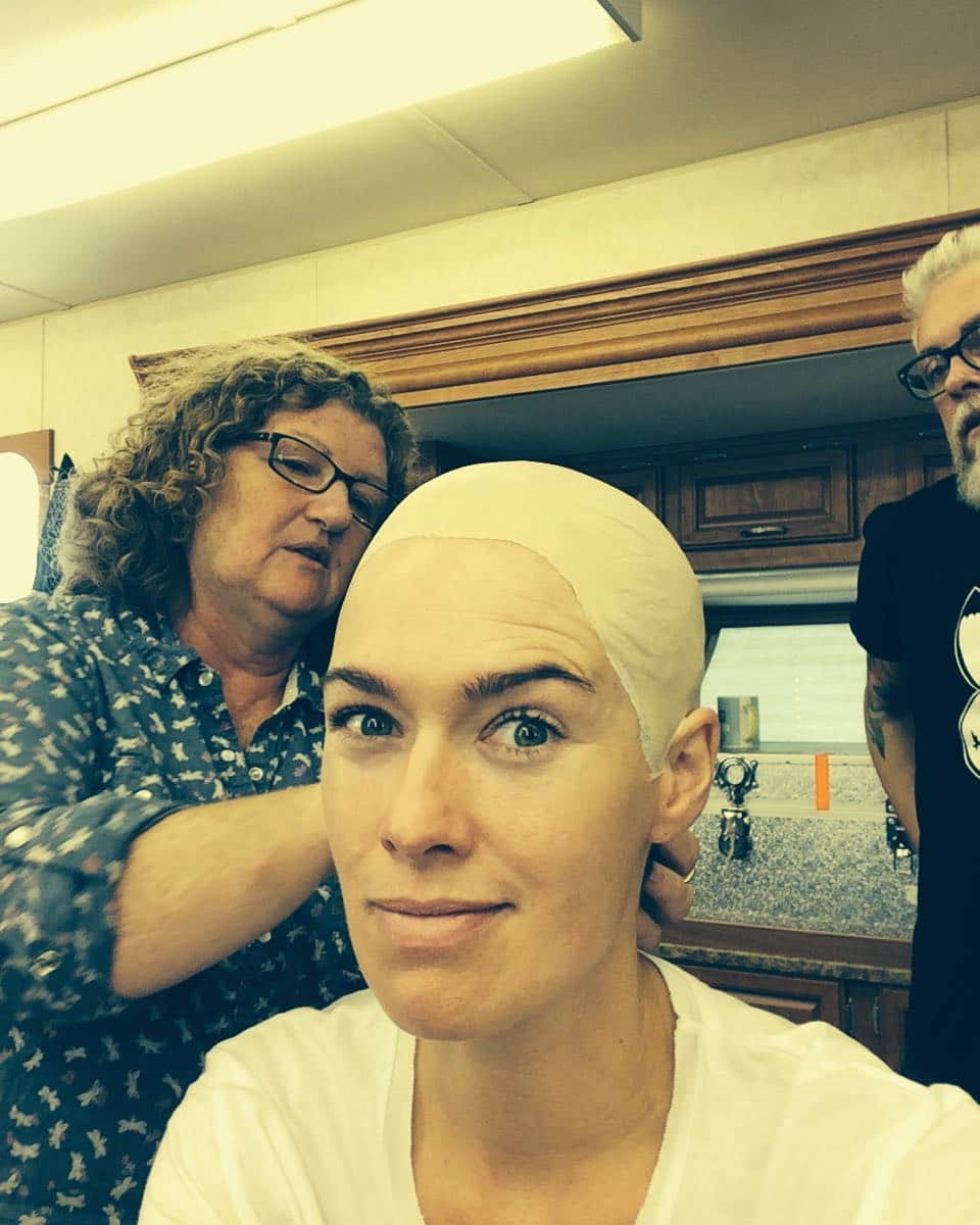 レナ・ヘディのインスタグラム：「Walk of shame prep... WAHHEEEYY Back when 🤨」