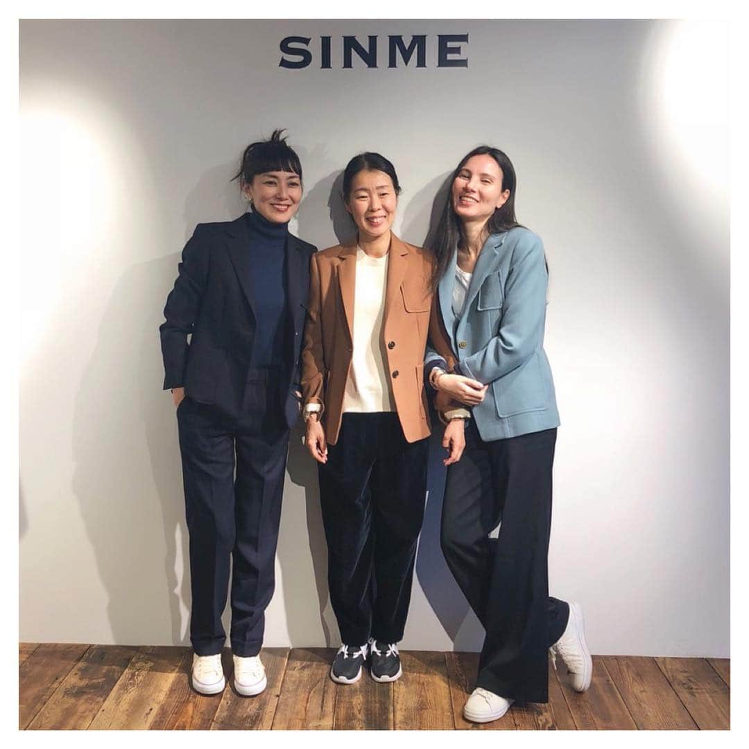 田沢美亜のインスタグラム：「今期も @sinmedenim カッコいいお洋服がたくさん‼︎ 板谷さんが着るとどれも欲しくなってしまう😍 #sinme  #村山さんとおそろいのパンツをオーダー #tokyolife」