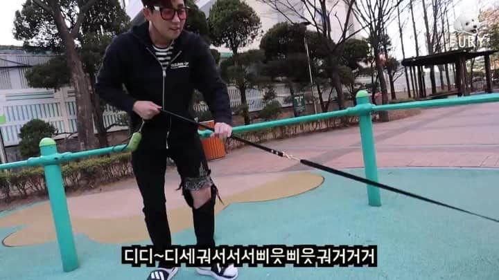 DINDINのインスタグラム：「퓨리야... 네가 고생이 많다 못난 형 때문에... 그 맘 내가 잘 알아...🐶 게스트 부족으로인해 이탈리아가기 전에 어떻게든 찍겠다는 슬리피의 열정이 담긴“김퓨리가 간다!” 디디 편 많이 시청해주세요~💕 #유튜브 #김퓨리가간다 #딘딘 #디디 #슬리피 #퓨리」