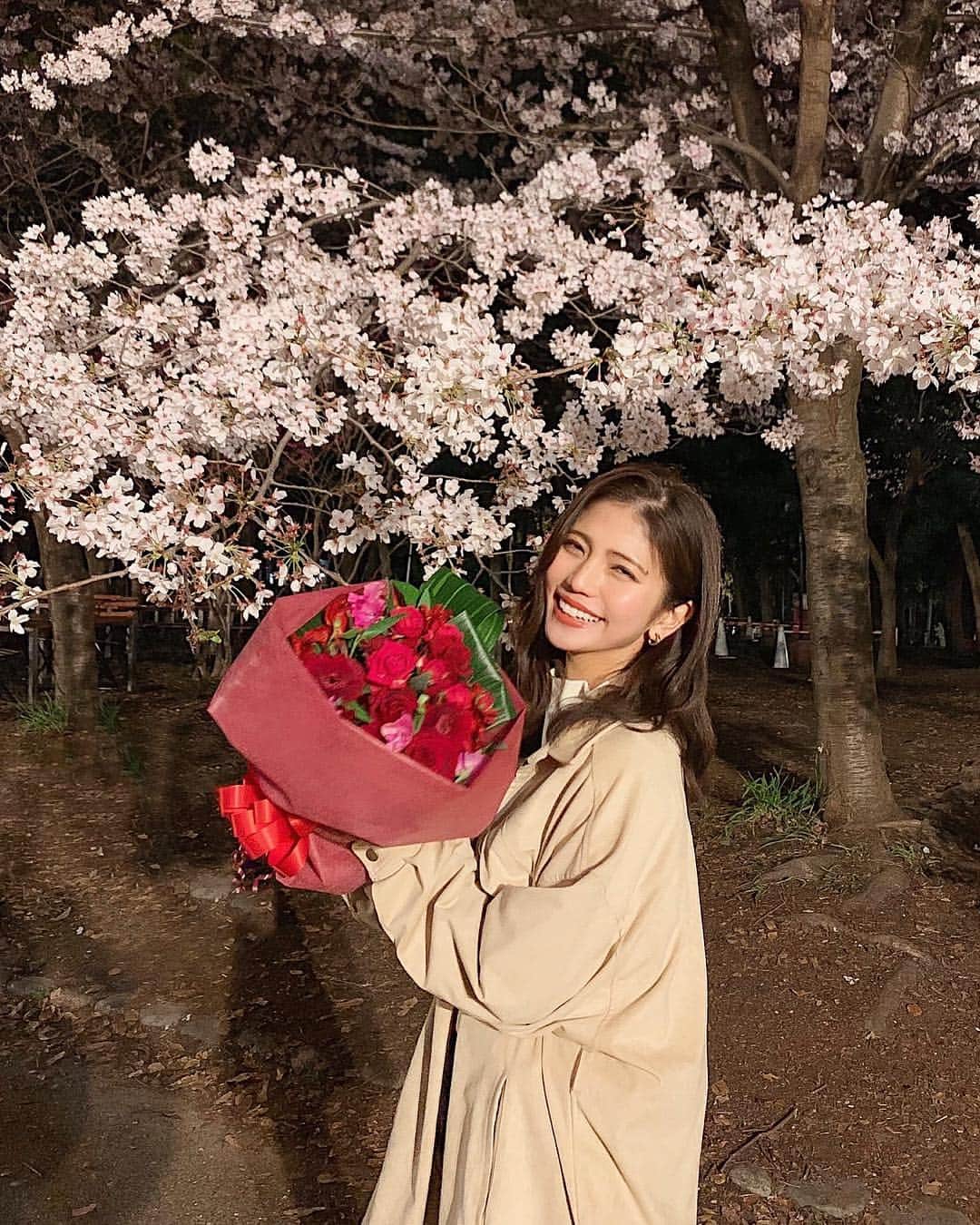Marika Kajiwaraさんのインスタグラム写真 - (Marika KajiwaraInstagram)「MV撮影終わりに サプライズで結婚祝いされて 本気でびっくり嬉しかった😭💐 ＊ @young_schindler ありがとう♡♡ ＊ ＊ ＊ #MV #撮影 #サプライズ #結婚祝い #ありがとう #フリーモデル #like #instagood」4月14日 20時43分 - marika__kw