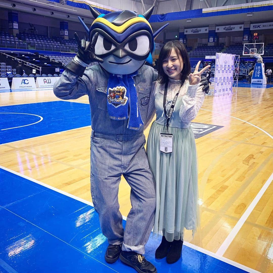 中崎絵梨奈さんのインスタグラム写真 - (中崎絵梨奈Instagram)「#シーホースくん と #タツヲ ありがとう〜🐟🐲💗 清掃員姿のタツヲレア🤔🤔🤔 #シーホース三河 #Bリーグ  #Bリーグ観戦 #bleague #バスケ #バスケットボール #スポーツ観戦女子 #バスケ好きな人と繋がりたい #スポーツ観戦 #バスケ女子 #japan #basketball #スポーツ #sports #アイドル #中崎絵梨奈 #ぷに子」4月14日 20時46分 - chu_erina