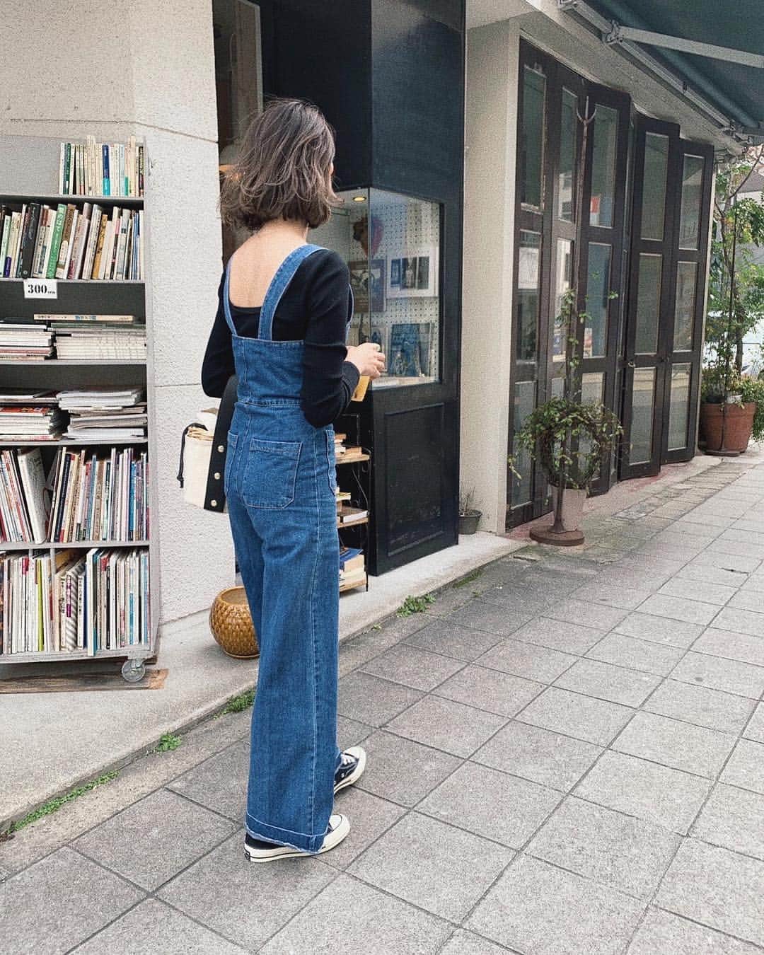 miheeさんのインスタグラム写真 - (miheeInstagram)「ootd ㅤ ㅤ 可愛いデニムのオ−ルインワン👖🧡 ㅤ ㅤ 女性らしいシルエットなとこも🙆‍♀️ ㅤ ㅤ  季節も問わずに着れちゃうitemで ストレッチもきいてるから すごい動きやすい\\(◡̈)/♥︎ ㅤ ㅤ denim : @_nui_official 4.16 start ㅤ ㅤ  tops : @nostalgia_jp #nostalgia  earring : @emun_official  bag : @amongout  ring : @stellarhollywood  shoes : #ct70  ㅤ ㅤ」4月14日 20時47分 - __mihi__