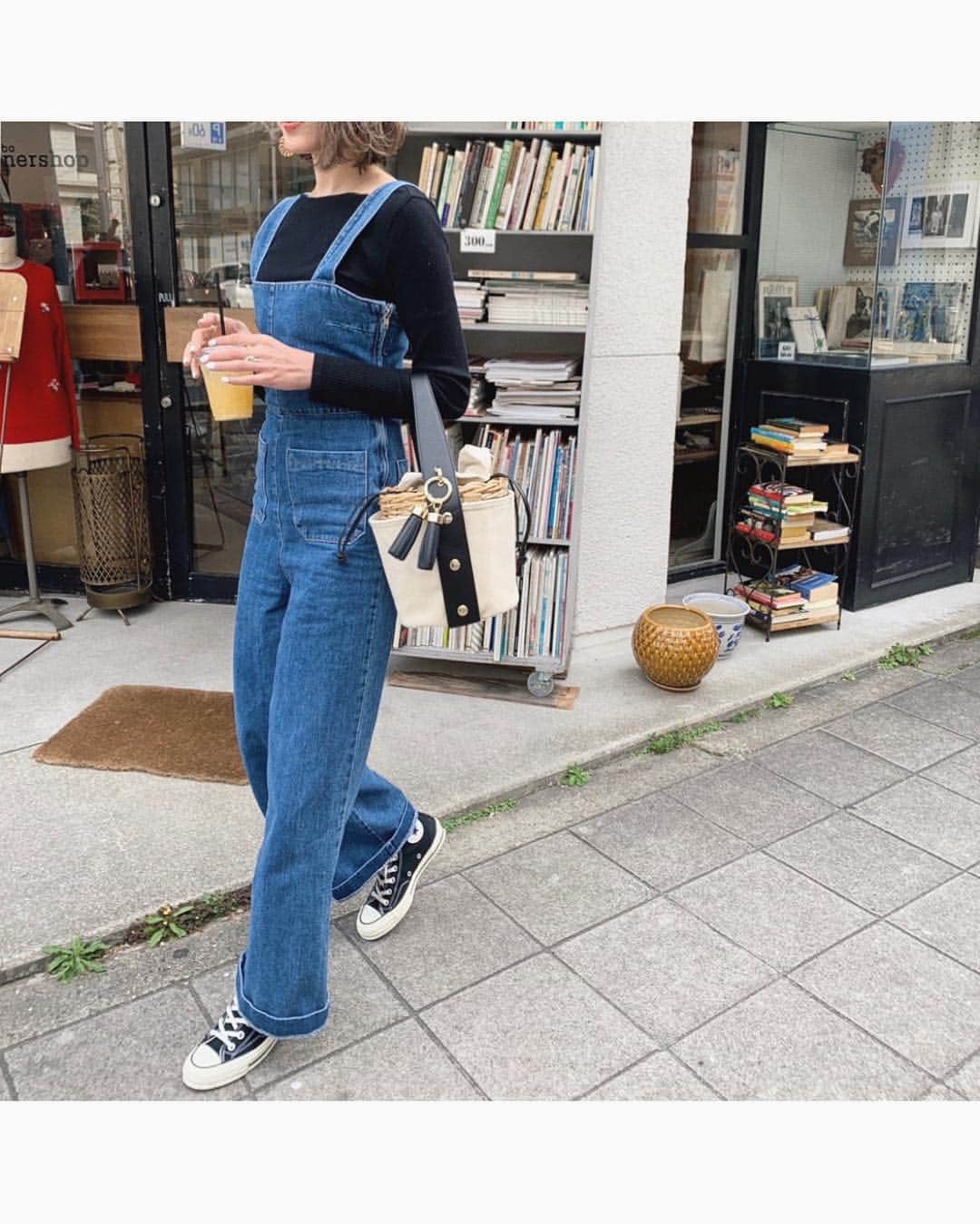 miheeさんのインスタグラム写真 - (miheeInstagram)「ootd ㅤ ㅤ 可愛いデニムのオ−ルインワン👖🧡 ㅤ ㅤ 女性らしいシルエットなとこも🙆‍♀️ ㅤ ㅤ  季節も問わずに着れちゃうitemで ストレッチもきいてるから すごい動きやすい\\(◡̈)/♥︎ ㅤ ㅤ denim : @_nui_official 4.16 start ㅤ ㅤ  tops : @nostalgia_jp #nostalgia  earring : @emun_official  bag : @amongout  ring : @stellarhollywood  shoes : #ct70  ㅤ ㅤ」4月14日 20時47分 - __mihi__