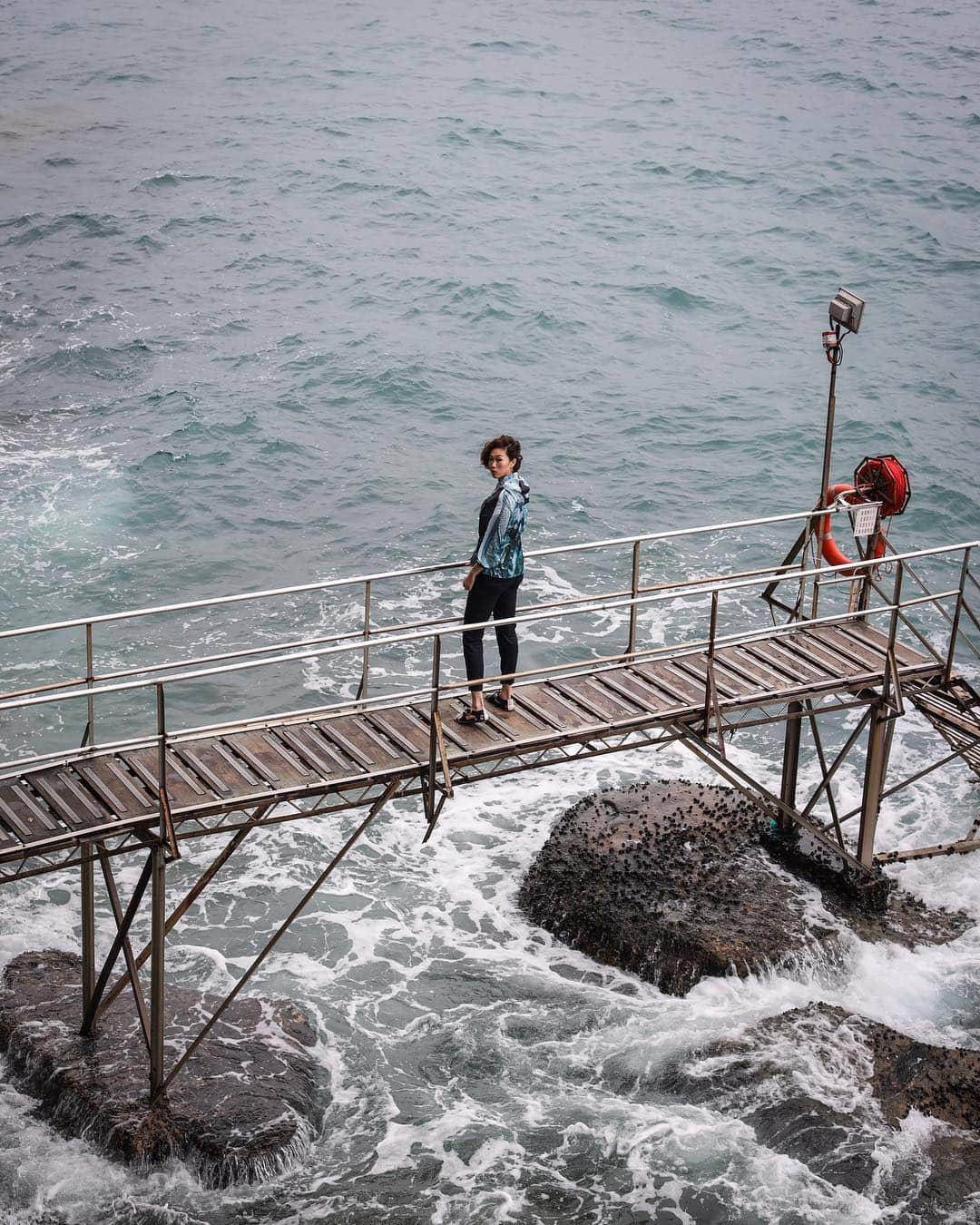 Paul Smith Japanさんのインスタグラム写真 - (Paul Smith JapanInstagram)「香港を舞台に @angiengcl と 2019年春夏シーズンをPaul’s Photo プリントをフィーチャー。 . Photography : @timmy727 . . . #PaulSmith #HongKong #photography #print #ポールスミス」4月14日 20時54分 - paulsmithjapan