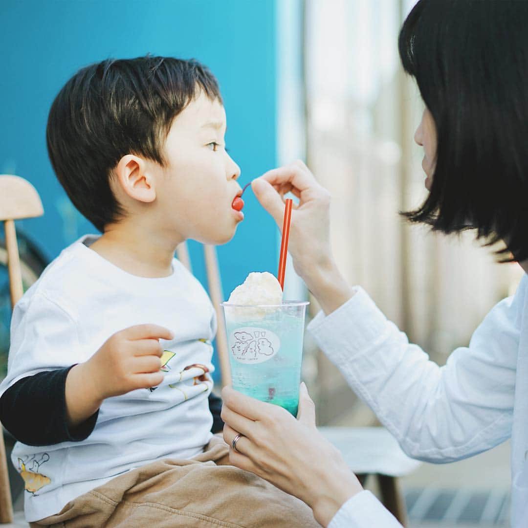 Takafumi Gotoのインスタグラム：「カミノ珈琲がクリームソーダをはじめられたとのことで、クリームソーダ愛好家の妻を筆頭にさっそくGO🍹めざせ全味コンプリート😎」