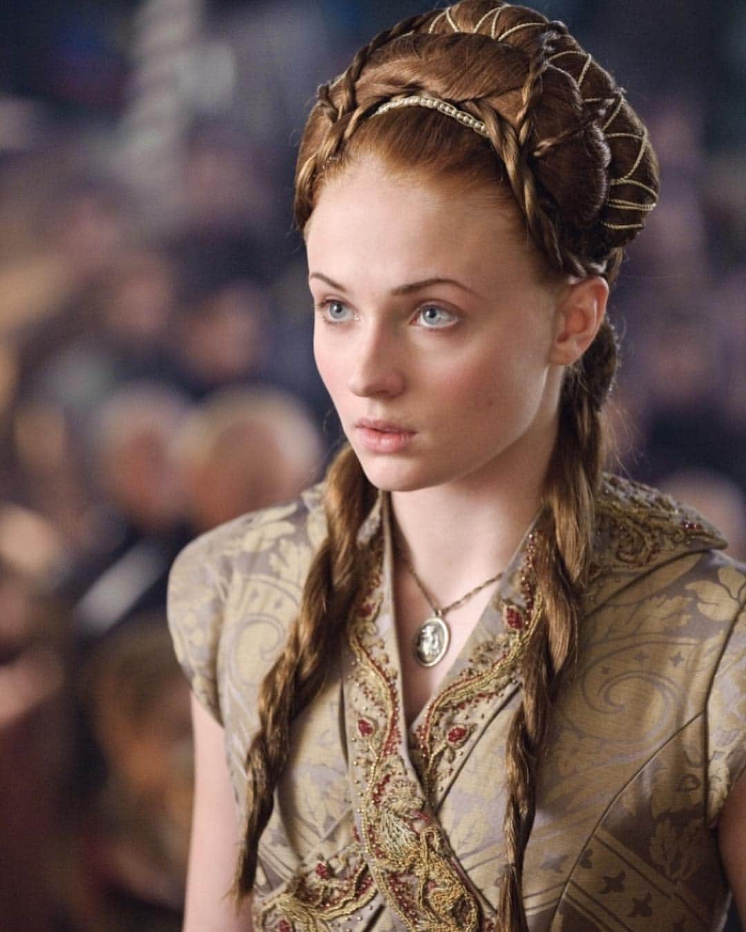 ソフィー・ターナーさんのインスタグラム写真 - (ソフィー・ターナーInstagram)「SWIPE to see Sansa Stark through seasons 1 to 8💕🙌 PS Happy Thrones Day! It’s been so long!」4月14日 21時04分 - sophsturner
