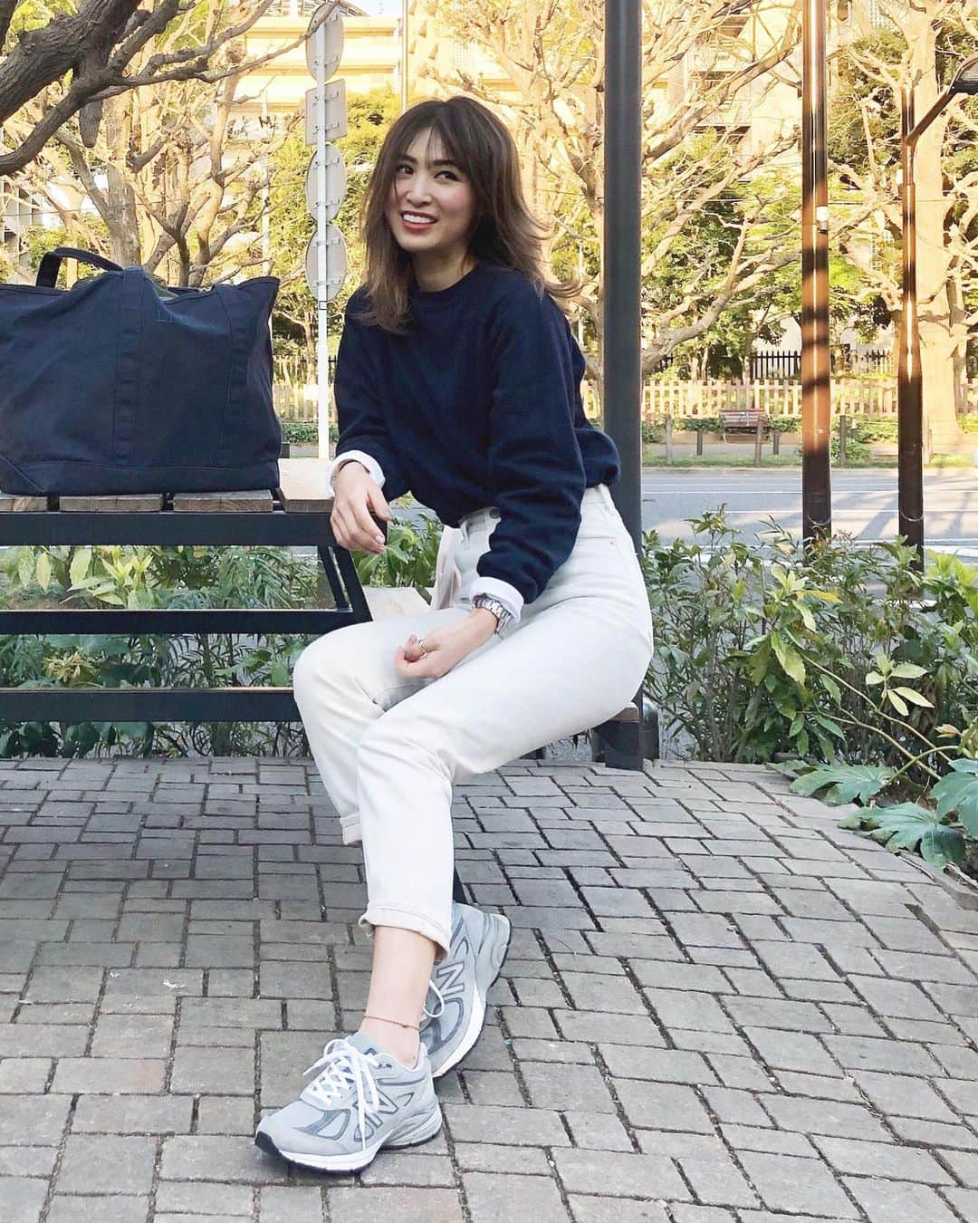 のインスタグラム：「春なのに冬みたいな景色の外苑😂 #ootd #outfit #sweatshirts #sportswear #hanes #pants #white #newbalance #madeinusa #llbean #totebag #ordinaryfits #fashion #mensfashion #ericore」