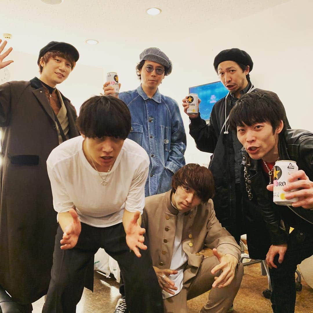 THE BAWDIESさんのインスタグラム写真 - (THE BAWDIESInstagram)「バニラズのライブを観にZeppに行ってきました。 迷いのない3人の姿勢が全てを物語ってたよね。 今日の続きをまた4人でやってくれるのを楽しみに待ってるよ！  by taxman  #gogovanillas」4月14日 21時07分 - thebawdies