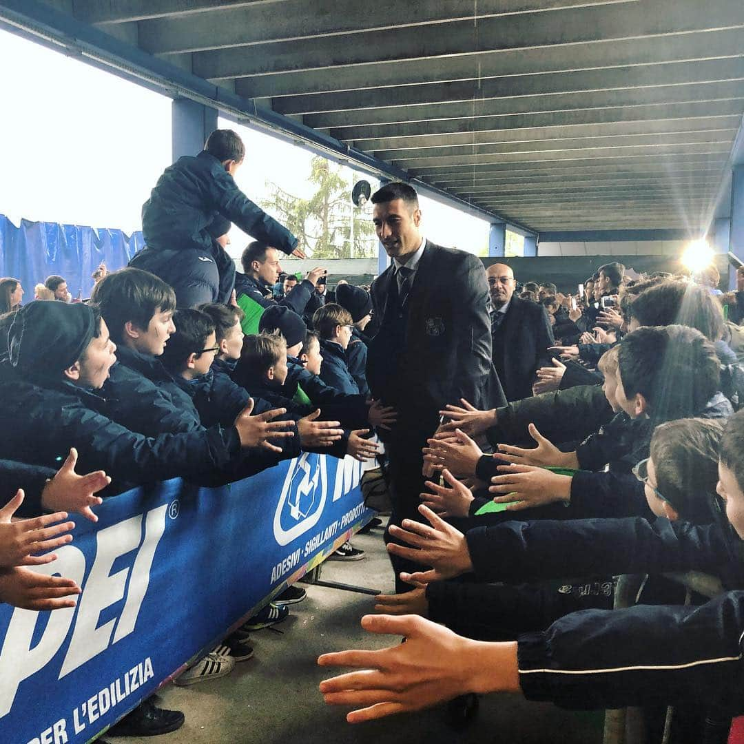 USサッスオーロ・カルチョさんのインスタグラム写真 - (USサッスオーロ・カルチョInstagram)「MATCH DAY 💪 ⚽️ #SassuoloParma 🏆 #SerieATIM ⏰ Ore 15 🏟️ #MapeiStadium Segui le nostre stories per gli aggiornamenti sul match 💪🖤💚 #ForzaSasol」4月14日 21時10分 - sassuolocalcio