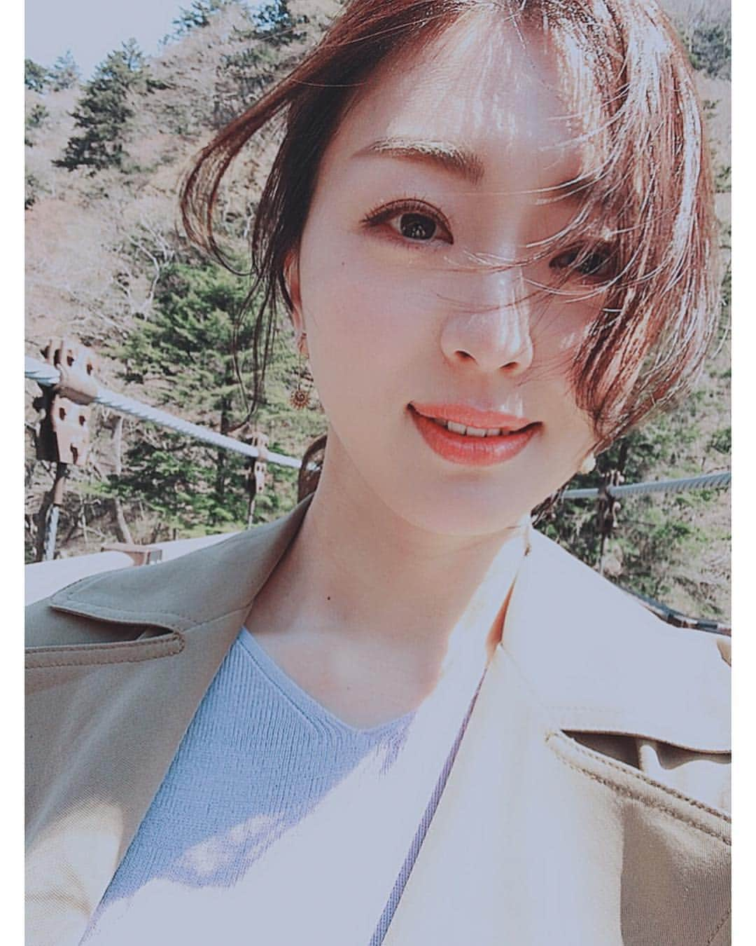 祥子さんのインスタグラム写真 - (祥子Instagram)「♥️ 昨日、また一つ歳を重ねました🌹 たくさんの「おめでとう」が本当に嬉しかったです✨ 皆さまありがとうございました☺️🌸 : 年々増していく大人への憧れ💋と共に、 今年も笑顔いっぱいで過ごしていきたいと思っています。 : いつも応援して下さる皆さまと共に、 これから迎える新しい時代も楽しく過ごせますように🌈✨ : 事務所の社長からお花が届いたよ💐 社長、ありがとうございます☺️🙏🌸 #誕生日 #mybirthday #hpb #birthday #34th #いくつになっても嬉しい  #たくさんの #おめでとう #ありがとう #🎂 #いつもありがとう #感謝 #thankyou  #社長ありがとうございます #💐 #これからもよろしくお願いします #♥️」4月14日 21時13分 - sho_ko.0413