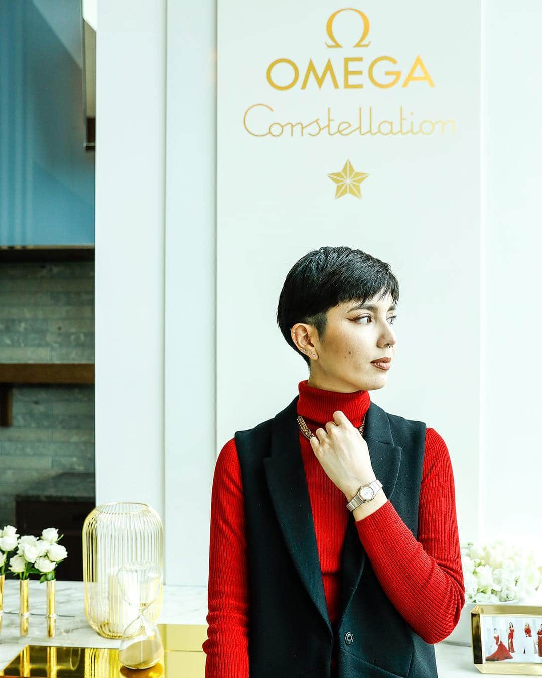 サマンサ麻里子さんのインスタグラム写真 - (サマンサ麻里子Instagram)「3 things I learned at the @omega afternoon tea last week:  1) OMEGA is the official timekeeper for the Olympic and Paralympic Games.  2) The OMEGA Speedmaster is the watch of choice for every one of NASA’s piloted missions since March of 1965, and was the first watch that landed on the moon in July of 1969 (!). ⠀ 3) The OMEGA watches have famously been worn by James Bond 007 since 1995.  Probably one of the most eye-opening afternoon teas I’ve had in my life✨ ⠀ 先週のオメガのアフタヌーンティーは美味しいスイーツを食べながらのちょっとしたオメガの勉強会みたいな感じで、ブランドの背景についてたくさん学ぶことができました！ オメガはオリンピックとパラリンピックのオフィシャルタイムキーパーだということ。オメガの「Speedmaster」はNASAに選ばれ続けている時計で、50年前に初めて月に行ったこと。そして、1995年からジェームズボンド007の映画に登場していること！歴史深いブランドなんだなと改めて思いました✨  #omegaconstellation #omega #watch #timepiece #timekeeper #afternoontea #conradtokyo #redandgold #tokyoblogger」4月14日 21時25分 - samanthamariko