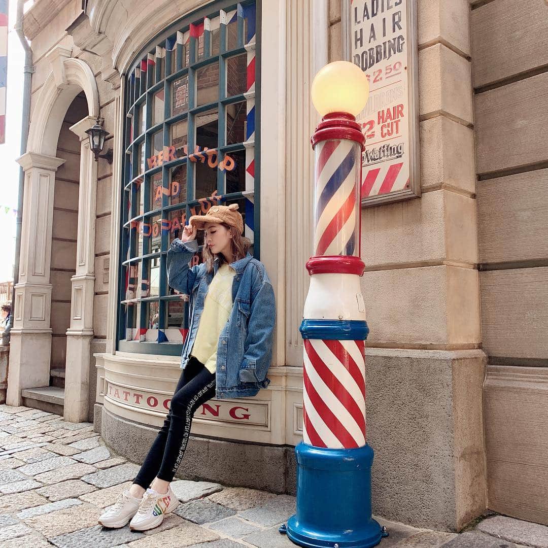 杉山佳那恵さんのインスタグラム写真 - (杉山佳那恵Instagram)「USJでまさにこの写真を撮っている瞬間、めちゃくちゃ面白いことが起きてました🤣🤣🤣💕笑 ・ 文章で説明するには難しいけど関西人の面白さに改めて気付かされたそんな瞬間だった✨✨✨ ・ @bloomin_official の春ニットがクマの帽子とピッタリ🧸💕りえとの旅行は毎回濃すぎるし絆の深まり方が半端やないわいっ💗笑 ・ ・ #usj#love#universalstudiosjapan #minions #bello#りえ#love#fashion#bloomin#めっちゃ楽しかった#大阪#めっちゃ好き#💗」4月14日 21時25分 - kanaxxy_0421