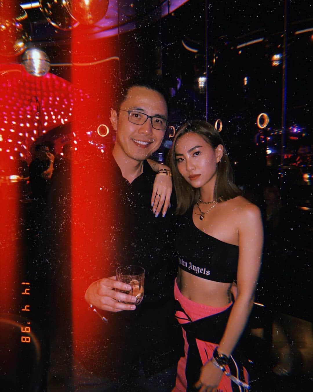 ソニアのインスタグラム：「Had one of the most insane and incredible weekends with @marqueesingapore 💯🔥😱 I have the craziest friends - LOVE YALL SO MUCH MY HEART IS BURSTING! . I’m immensely proud of @studio155sg for handling this opening weekend like absolute pros - @so_fieeee @redseo @saihoo and @ggggermainelim, y’all killed it 🖤  Outfit: @surrenderstore Jewelry: @tiffanyandco Big love to @violetfoocraze and your team!  #marqueesingapore #palmangels」